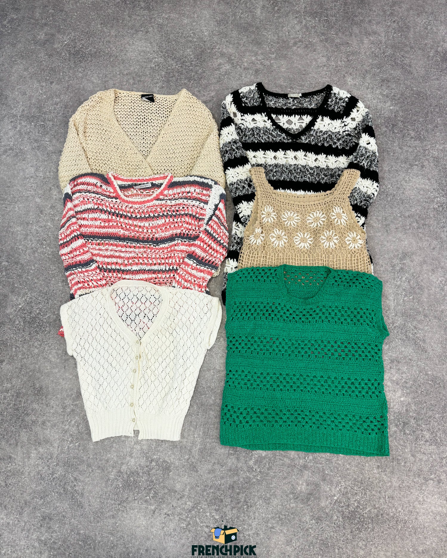 crochet-femme-pantalon-pull-robe-gilet-jupe-top-grossiste-vintage-moderne-vetement-friperie-wholesaler-seconde-main-80-90-2000-2010