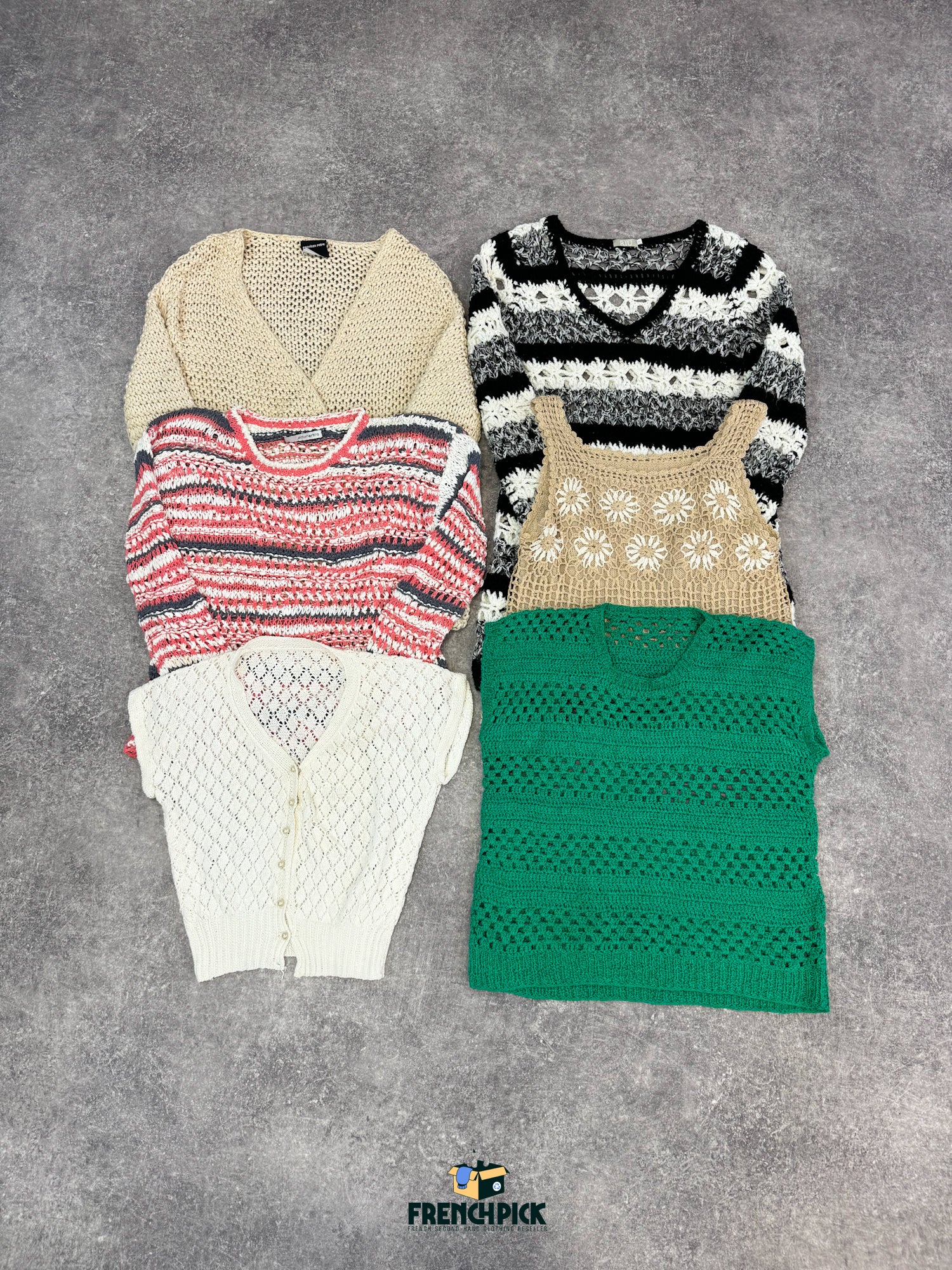 crochet-femme-pantalon-pull-robe-gilet-jupe-top-grossiste-vintage-moderne-vetement-friperie-wholesaler-seconde-main-80-90-2000-2010