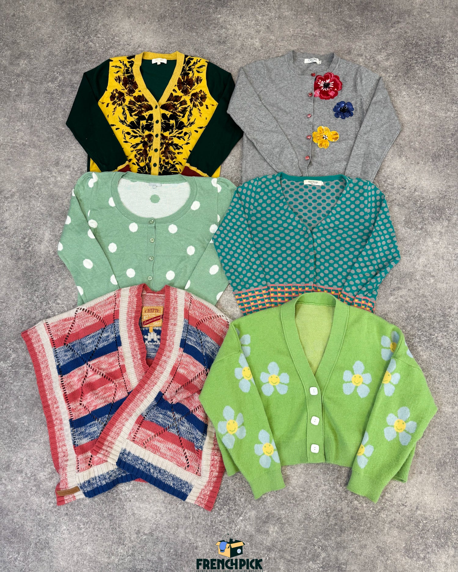 cardigan-motifs-femme-moderne-vintage-vetement-grossiste-friperie-wholesaler-seconde-main-marque-occasion-textile-piece-80-90-2000-2010-french-pick