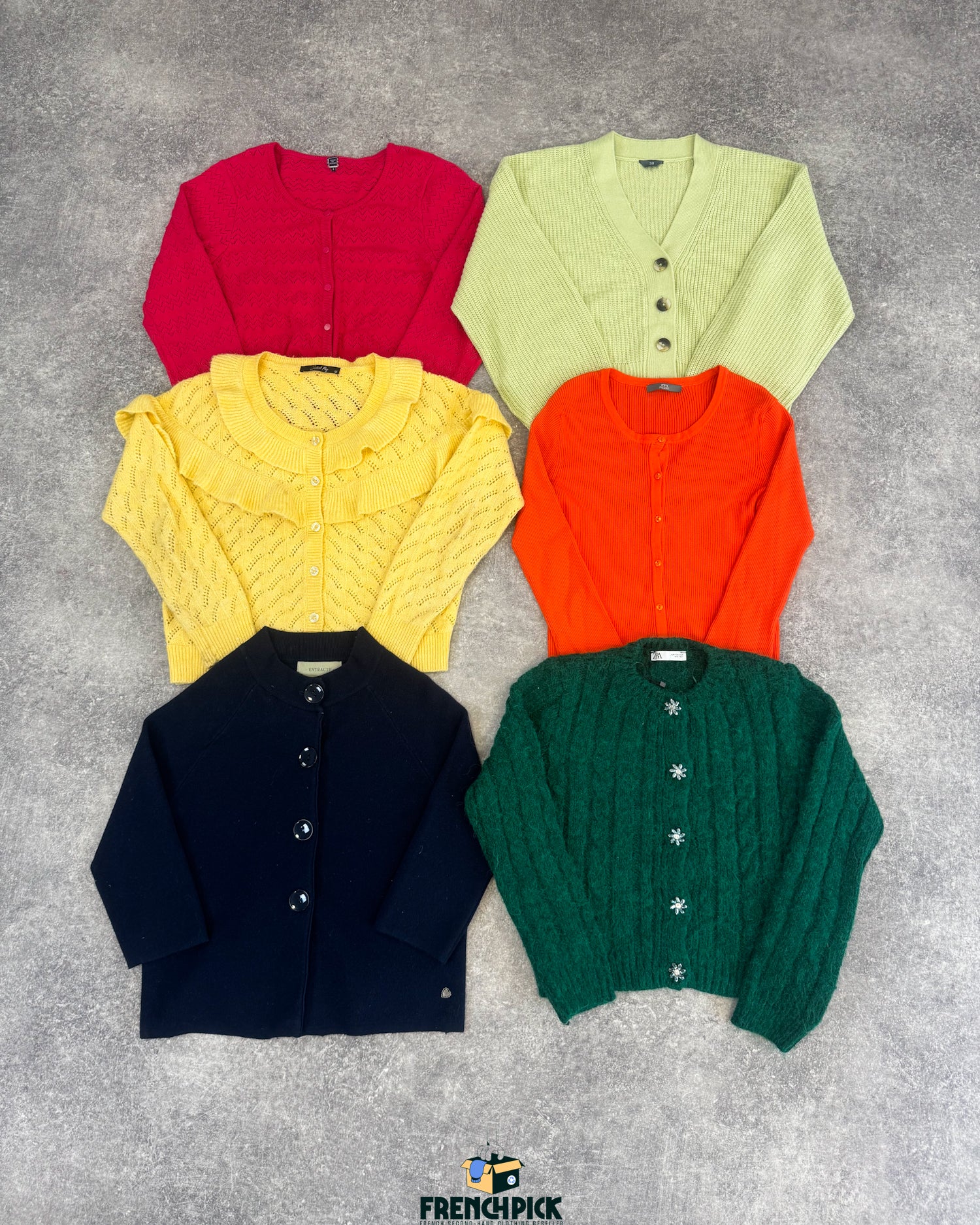 cardigan-uni-laine-femme-moderne-vintage-vetement-grossiste-friperie-wholesaler-seconde-main-marque-occasion-textile-piece-80-90-2000-2010-french-pick