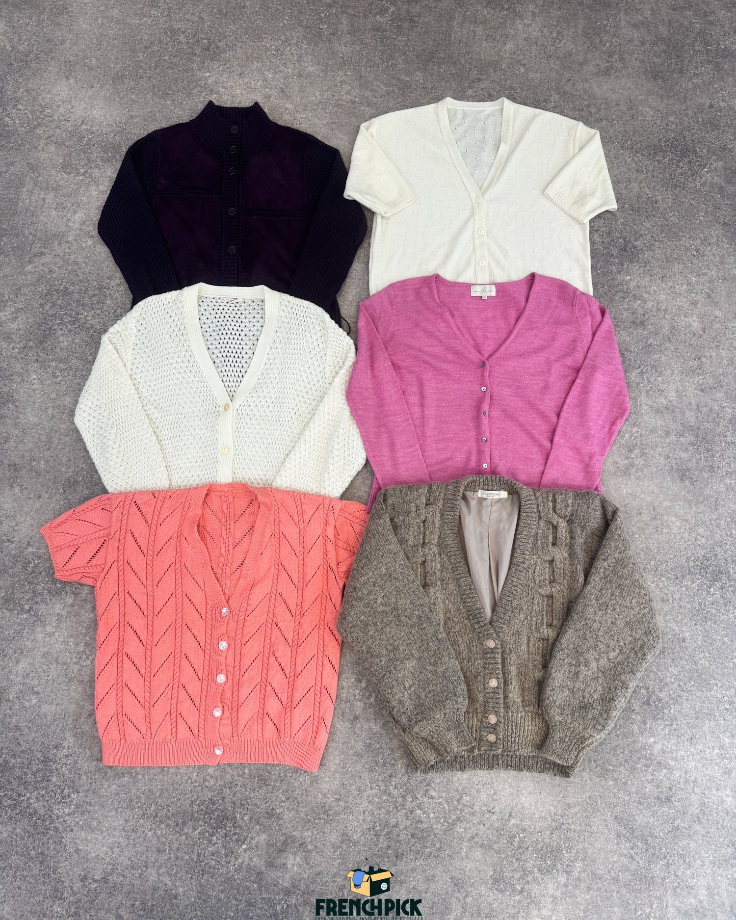 cardigan-uni-laine-femme-moderne-vintage-vetement-grossiste-friperie-wholesaler-seconde-main-marque-occasion-textile-piece-80-90-2000-2010-french-pick