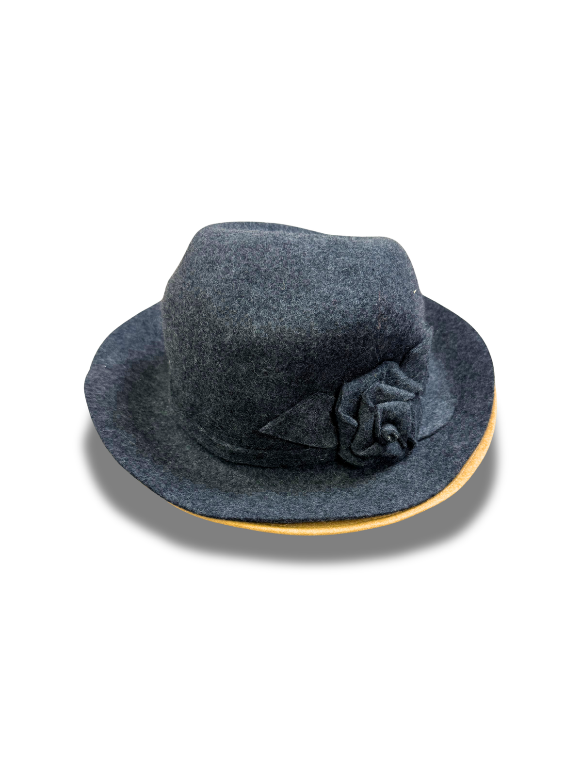 chapeau-couvre-chef-marque-brand-homme-femme-vintage-moderne-vetements-vintage-moderne-grossiste-friperie-fripe-wholesaler-seconde-main-marque-occasion-textile-piece-annees-80-90-2000-2010-french-pick-reseller-vinted-reseller-vinted-vente-en-ligne