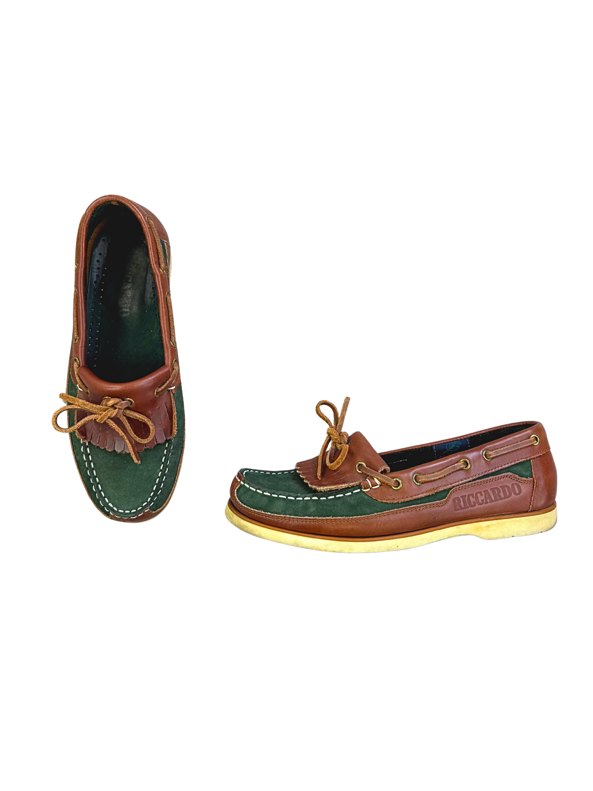 chaussure-bateau-marque-brand-cuir-tommy-hilfiger-timberland-lacoste-riccardo-sea-line-serafin-homme-femme-vintage-moderne-vetements-vintage-moderne-grossiste-friperie-fripe-wholesaler-seconde-main-marque-occasion-textile-piece-annees-80-90-2000-2010-french-pick-reseller-vinted-reseller-vinted-vente-en-ligne