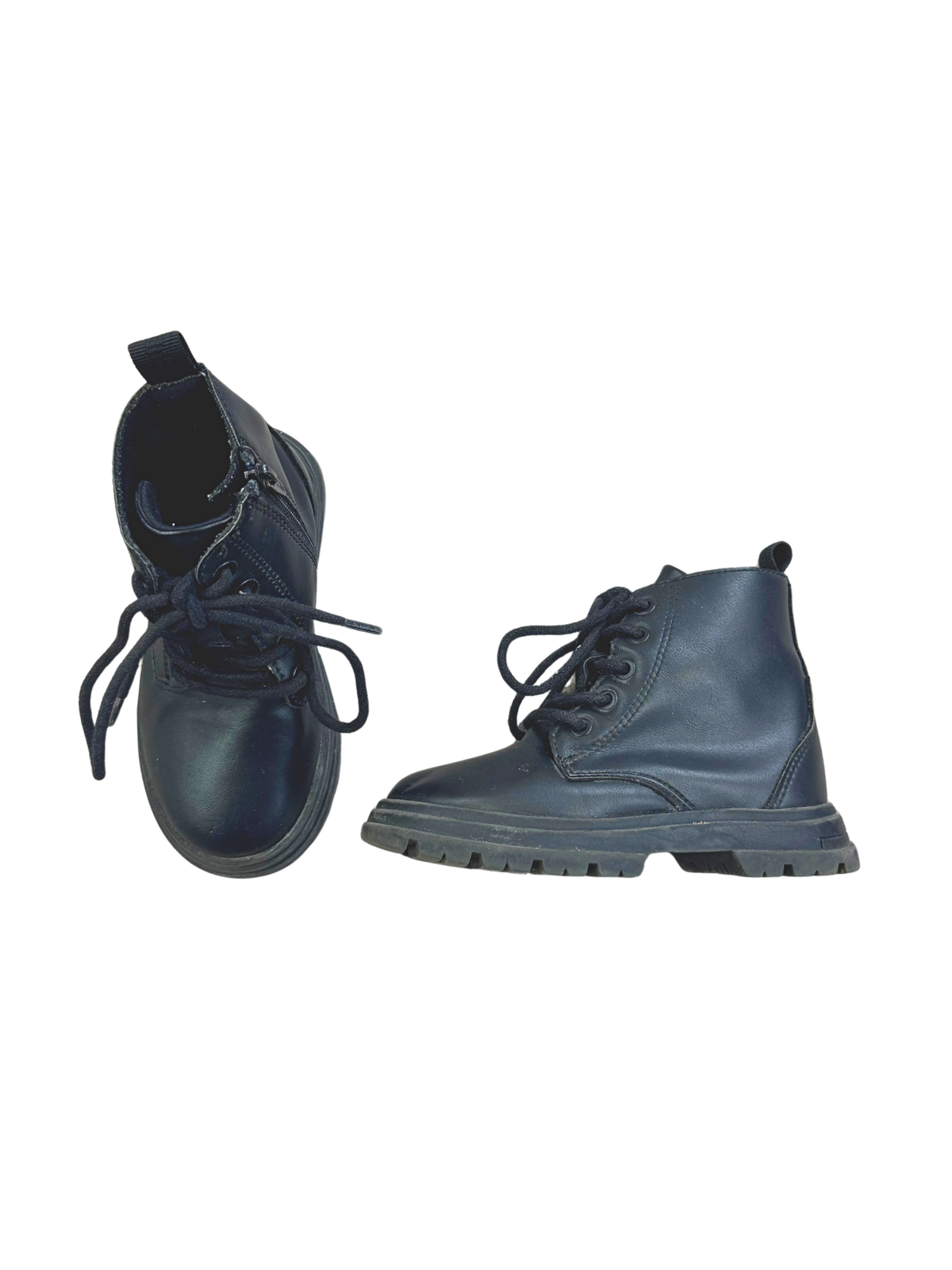 chaussure-basket-sandale-sneackers-sandalette-bottine-bebe-enfant-fille-garçon-marque-brand-adidas-creeks-puma-nike-dg-lotto-kipsta-ikks-birkenstock-moderne-vetements-vintage-moderne-grossiste-friperie-fripe-wholesaler-seconde-main-marque-occasion-textile-piece-annees-80-90-2000-2010-french-pick-reseller-vinted-reseller-vinted-vente-en-ligne