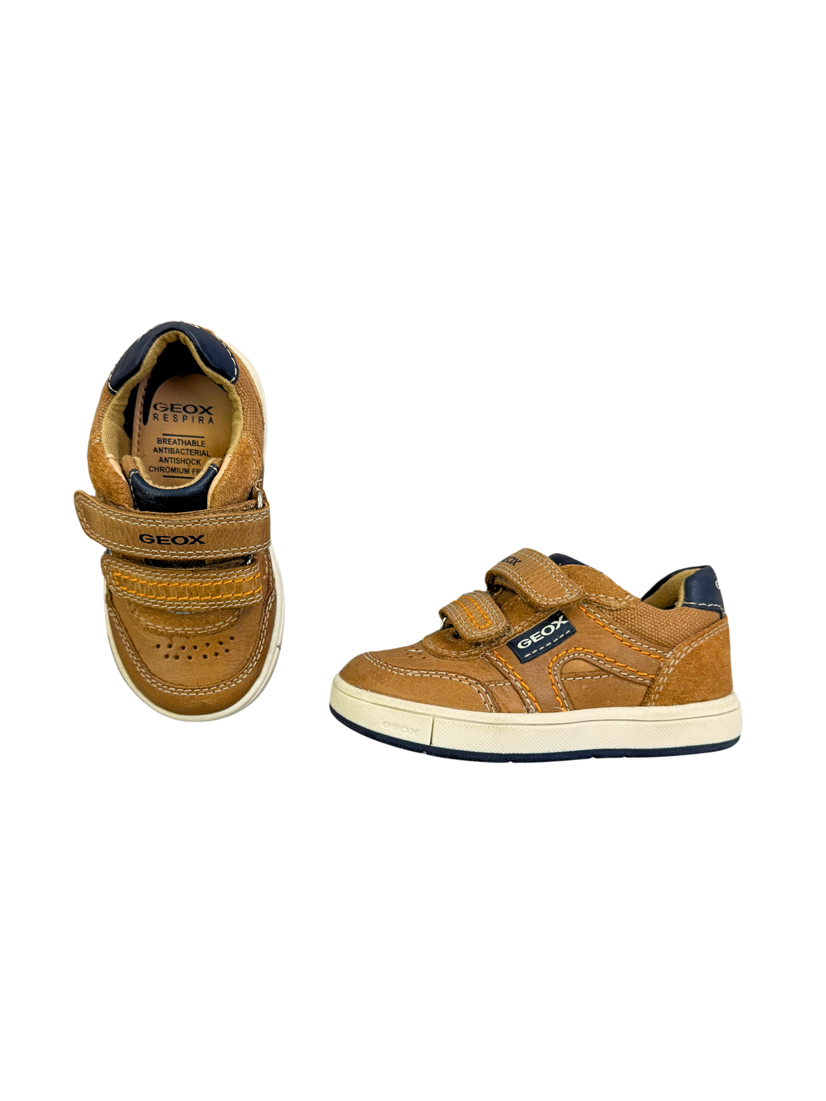 chaussure-basket-sandale-sneackers-sandalette-bottine-bebe-enfant-fille-garçon-marque-brand-adidas-creeks-puma-nike-dg-lotto-kipsta-ikks-birkenstock-moderne-vetements-vintage-moderne-grossiste-friperie-fripe-wholesaler-seconde-main-marque-occasion-textile-piece-annees-80-90-2000-2010-french-pick-reseller-vinted-reseller-vinted-vente-en-ligne