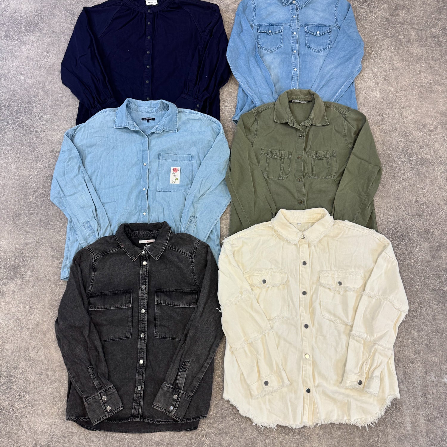 chemise-en-jean-denim-chemisier-femme-moderne-vetement-grossiste-friperie-wholesaler-seconde-main-marque-occasion-textile-piece-annees-80-90-2000-2010-french-pick