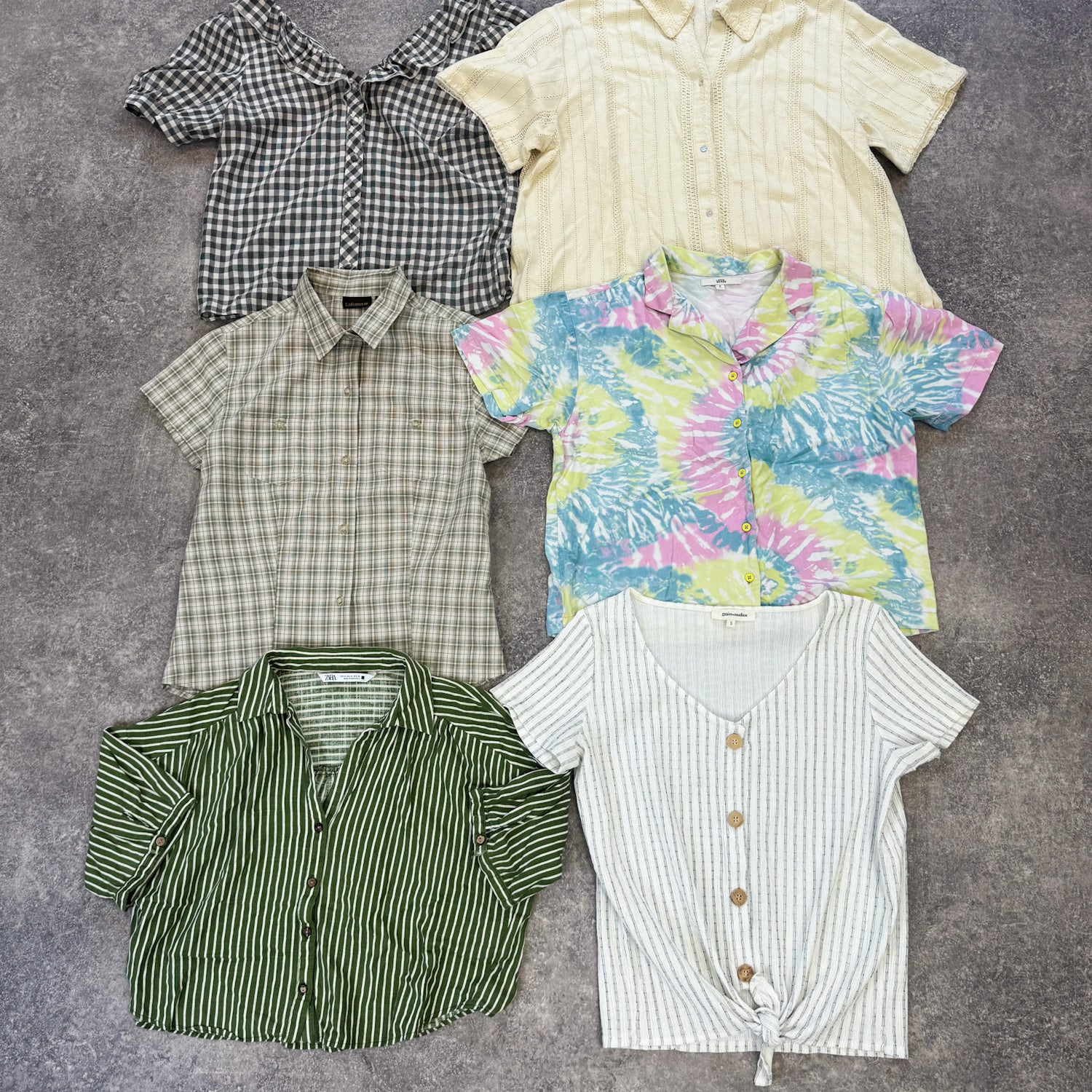 chemisier-manches-courtes-motifs-rayures-carreaux-femme-moderne-vetement-grossiste-friperie-wholesaler-seconde-main-marque-occasion-textile-piece-annees-80-90-2000-2010-french-pick