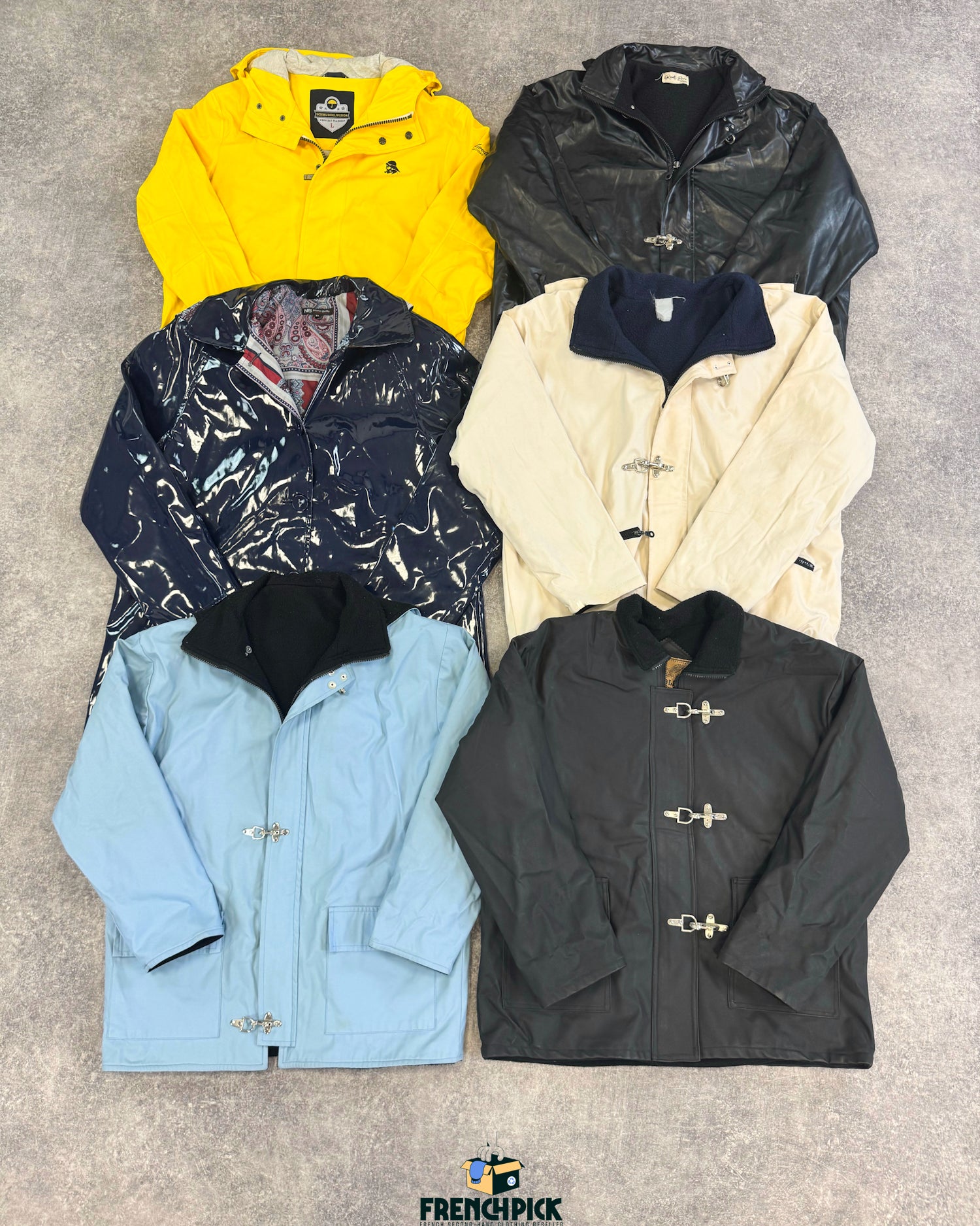ciré-manteau-pluie-impermeable-marin-k-way-homme-femme-moderne-vintage-moderne-vetement-grossiste-friperie-wholesaler-seconde-main-marque-occasion-textile-piece-annees-80-90-2000-2010-french-pick