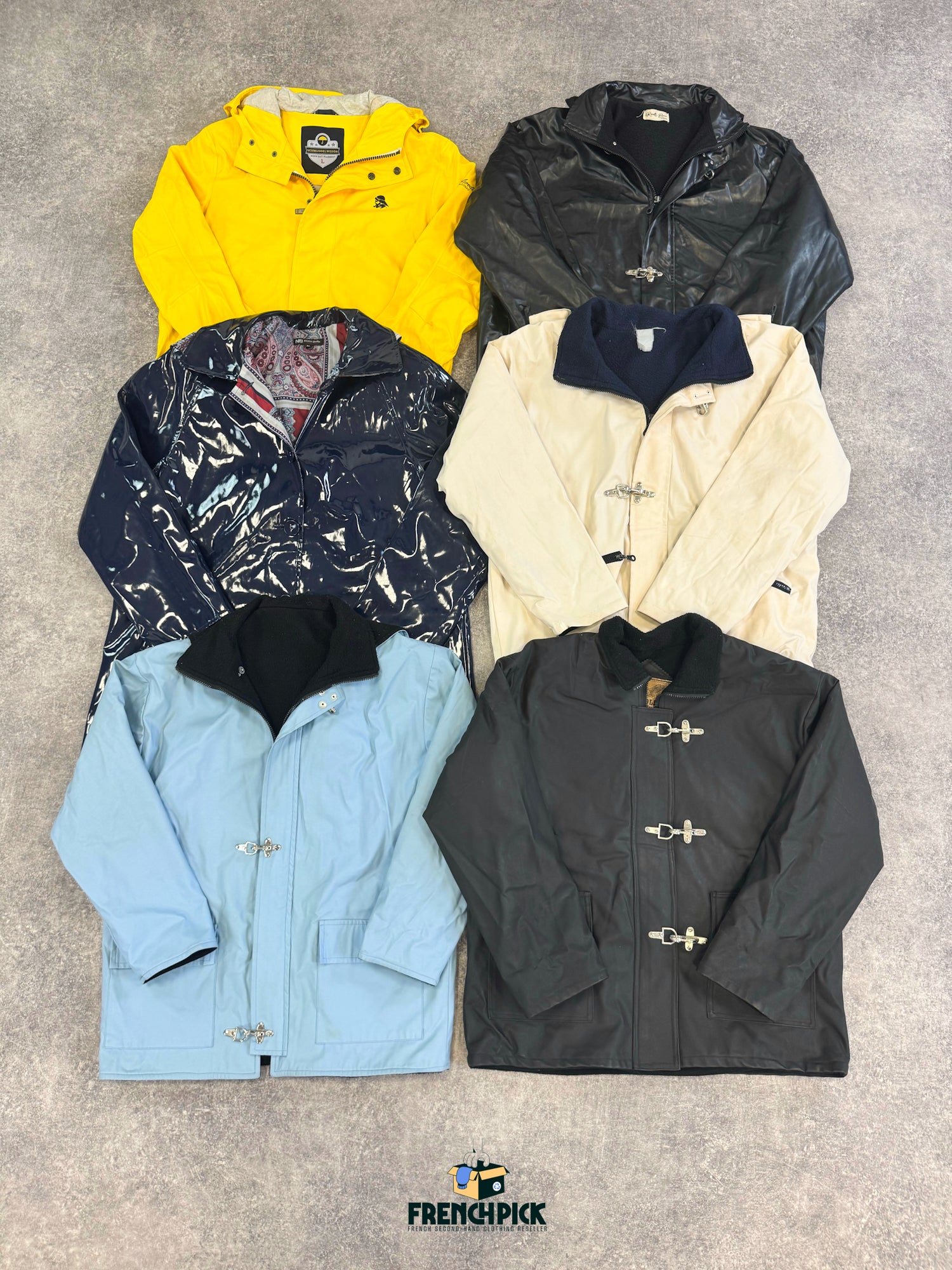 ciré-manteau-pluie-impermeable-marin-k-way-homme-femme-moderne-vintage-moderne-vetement-grossiste-friperie-wholesaler-seconde-main-marque-occasion-textile-piece-annees-80-90-2000-2010-french-pick