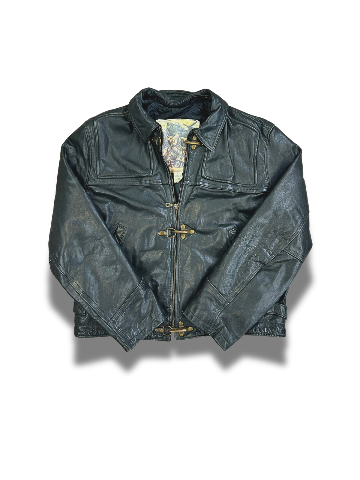 cuirs-veste-en-cuir-toggle-fermeture-toggle-daim-blazer-vintage-vrai-cuir-de-vache-daimpatine-ancien-outdoor-workwear-homme-femme-vintage-vetements-homme-vintage-vetement-grossiste-friperie-wholesaler-seconde-main-marque-occasion-textile-piece-annees-80-90-2000-2010-french-pick-reseller-vinted-reseller-vinted-vente-en-ligne