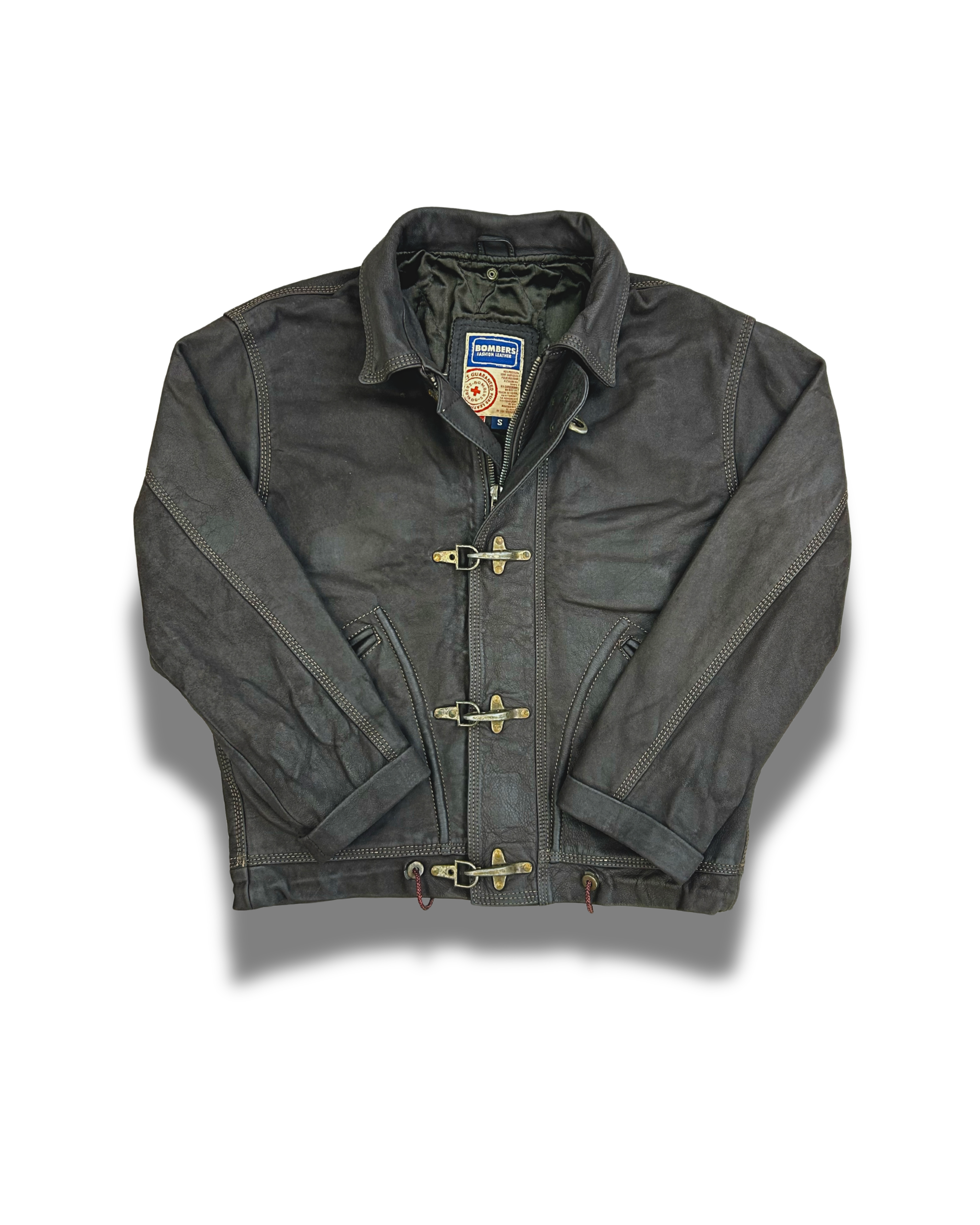 cuirs-veste-en-cuir-toggle-fermeture-toggle-daim-blazer-vintage-vrai-cuir-de-vache-daimpatine-ancien-outdoor-workwear-homme-femme-vintage-vetements-homme-vintage-vetement-grossiste-friperie-wholesaler-seconde-main-marque-occasion-textile-piece-annees-80-90-2000-2010-french-pick-reseller-vinted-reseller-vinted-vente-en-ligne