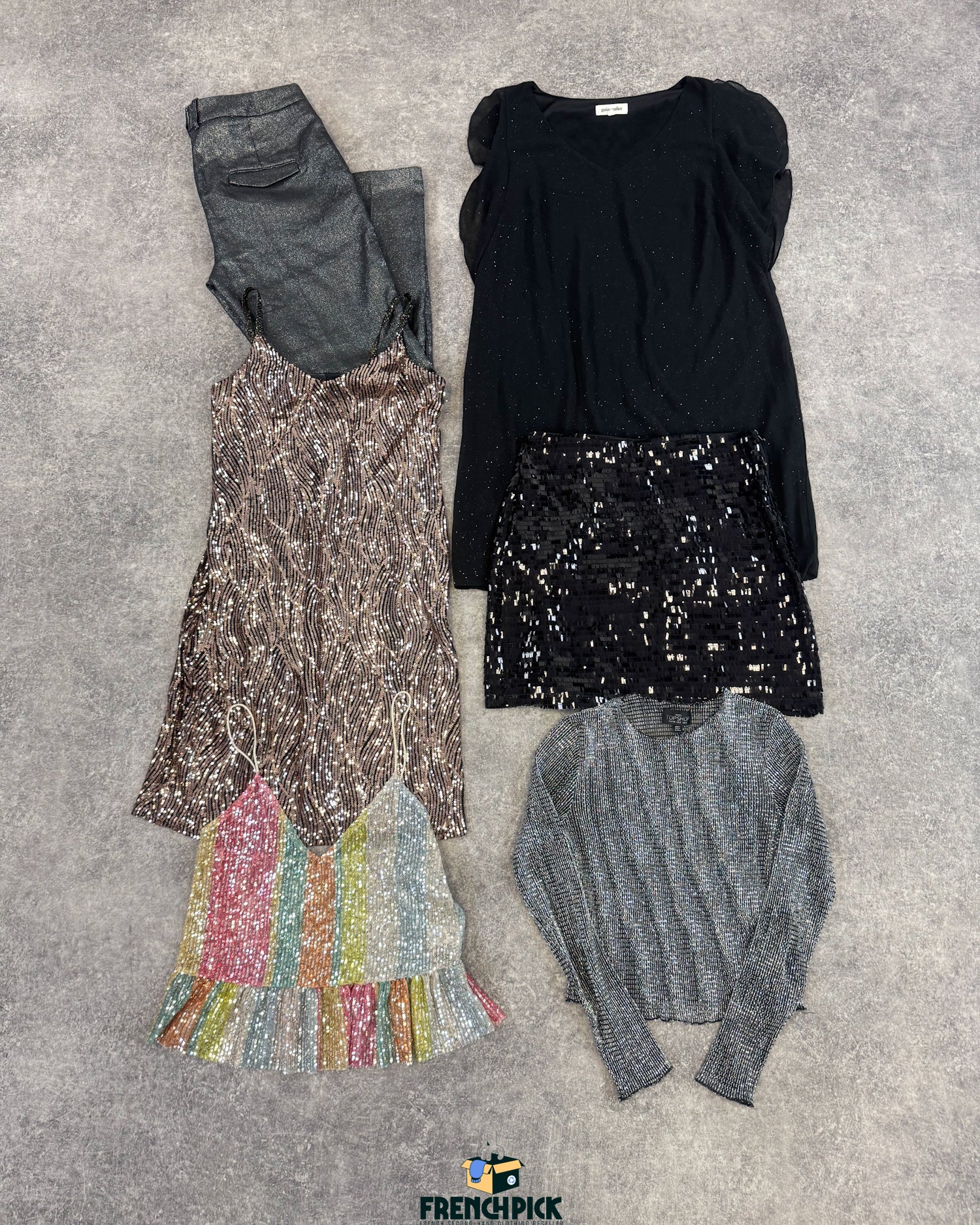 Vetements-tenues-fete-soiree-nouvel-an-noel-robe-paillettes-sequin-top-chemise-pantalon-femme-moderne-vetement-grossiste-friperie-wholesaler-seconde-main-marque-occasion-textile-piece-annees-80-90-2000-2010-french-pick