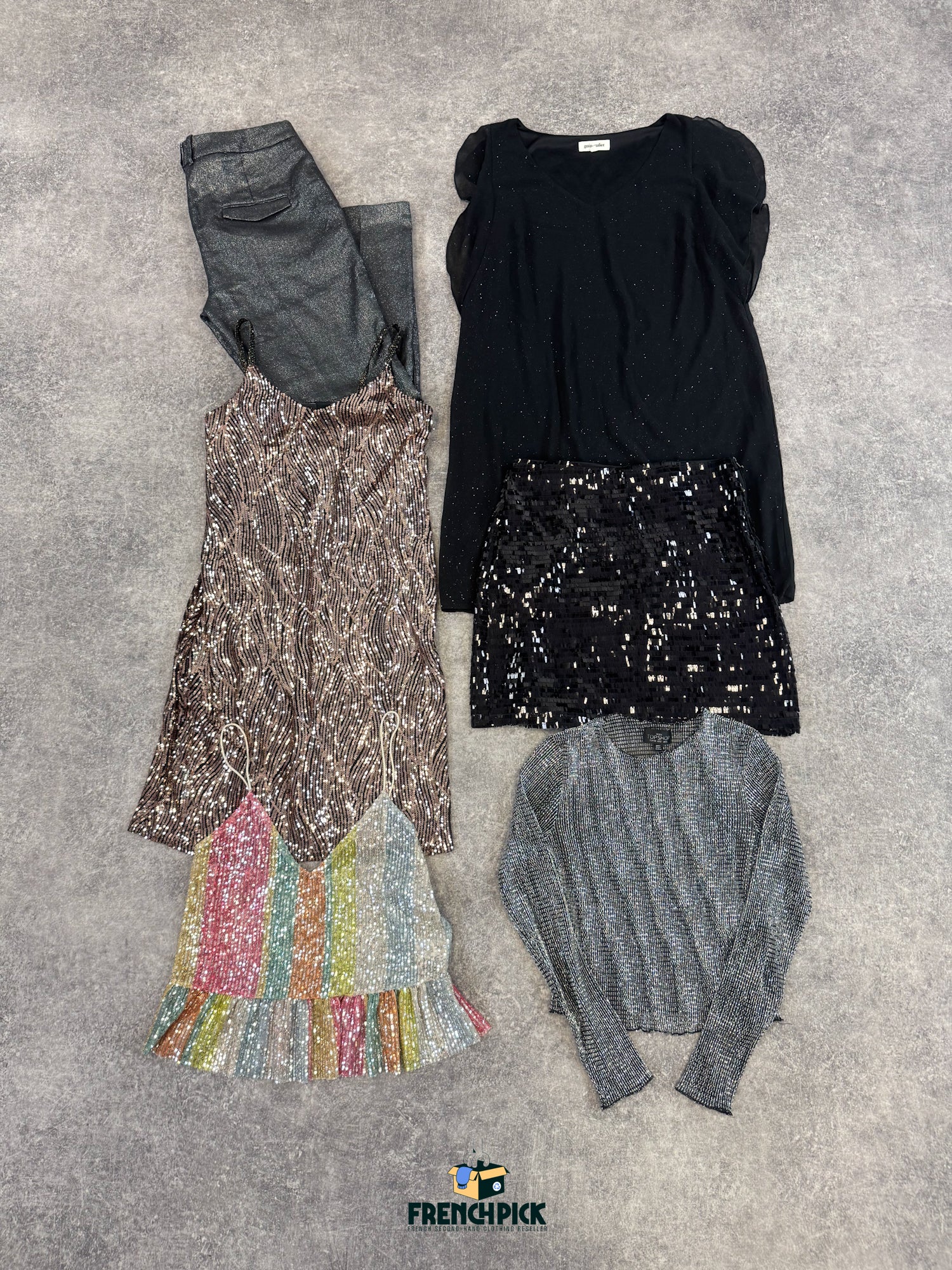 Vetements-tenues-fete-soiree-nouvel-an-noel-robe-paillettes-sequin-top-chemise-pantalon-femme-moderne-vetement-grossiste-friperie-wholesaler-seconde-main-marque-occasion-textile-piece-annees-80-90-2000-2010-french-pick