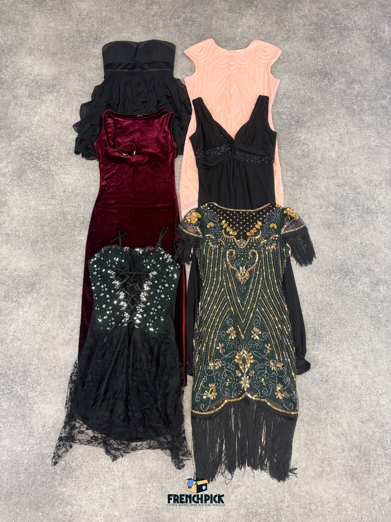 Vetements-tenues-fete-soiree-nouvel-an-noel-robe-paillettes-sequin-top-chemise-pantalon-femme-vintage-vetement-grossiste-friperie-wholesaler-seconde-main-marque-occasion-textile-piece-annees-80-90-2000-2010-french-pick