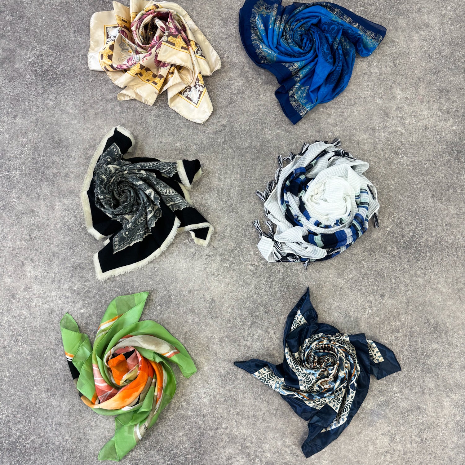 foulard-leger-soie-colore-motifs-femme-moderne-vetement-grossiste-friperie-wholesaler-seconde-main-occasion-textile-piece-80-90-2000-2010-french-pick
