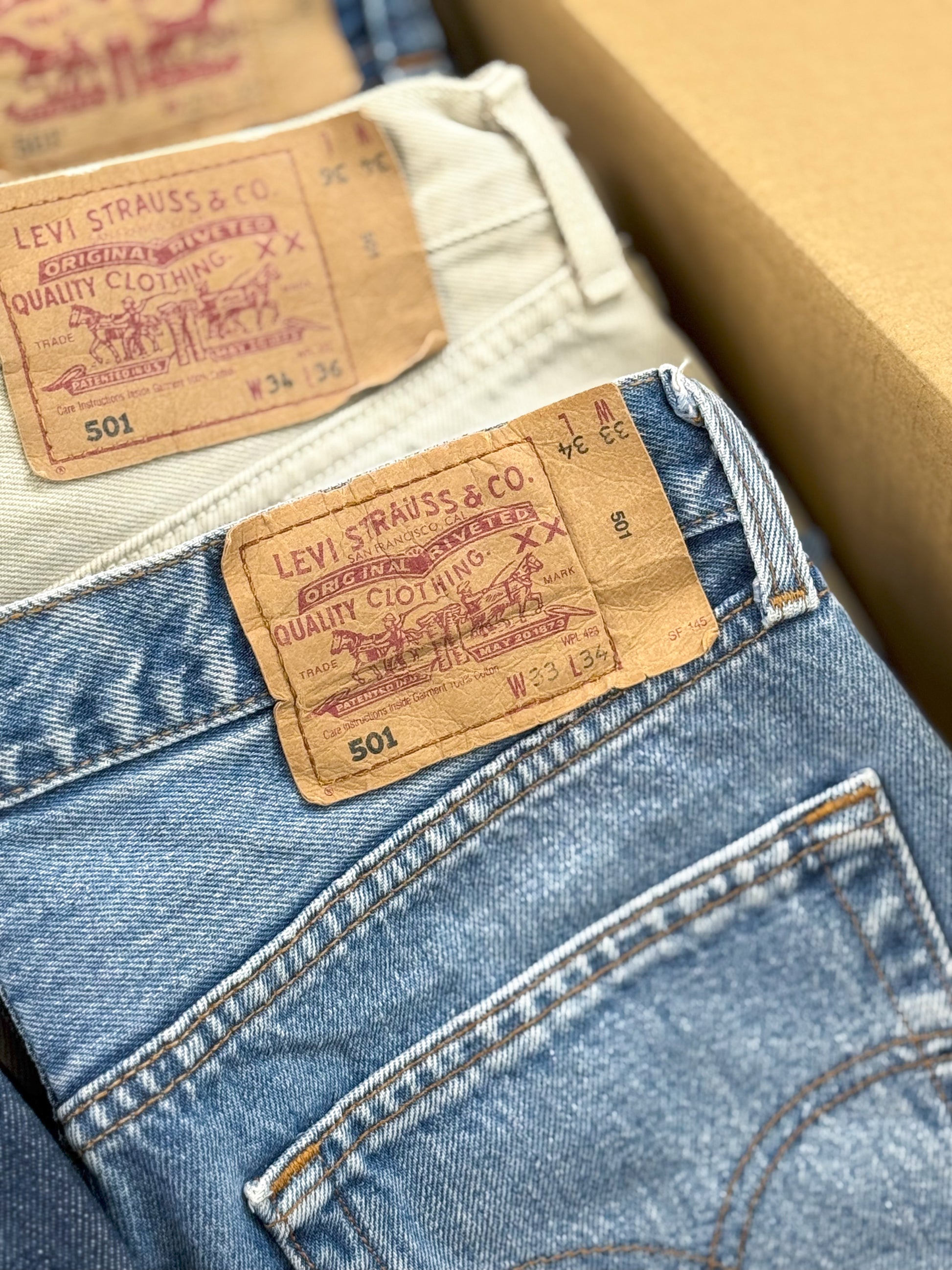 Jean-levis-levi-s-denim-femme-homme-ete-hiver-marque-vintage-501-made-in-usa-vintage-vetement-grossiste-friperie-wholesaler-seconde-main-occasion-textile-piece-80-90-2000-2010-french-pick-reseller-vinted
