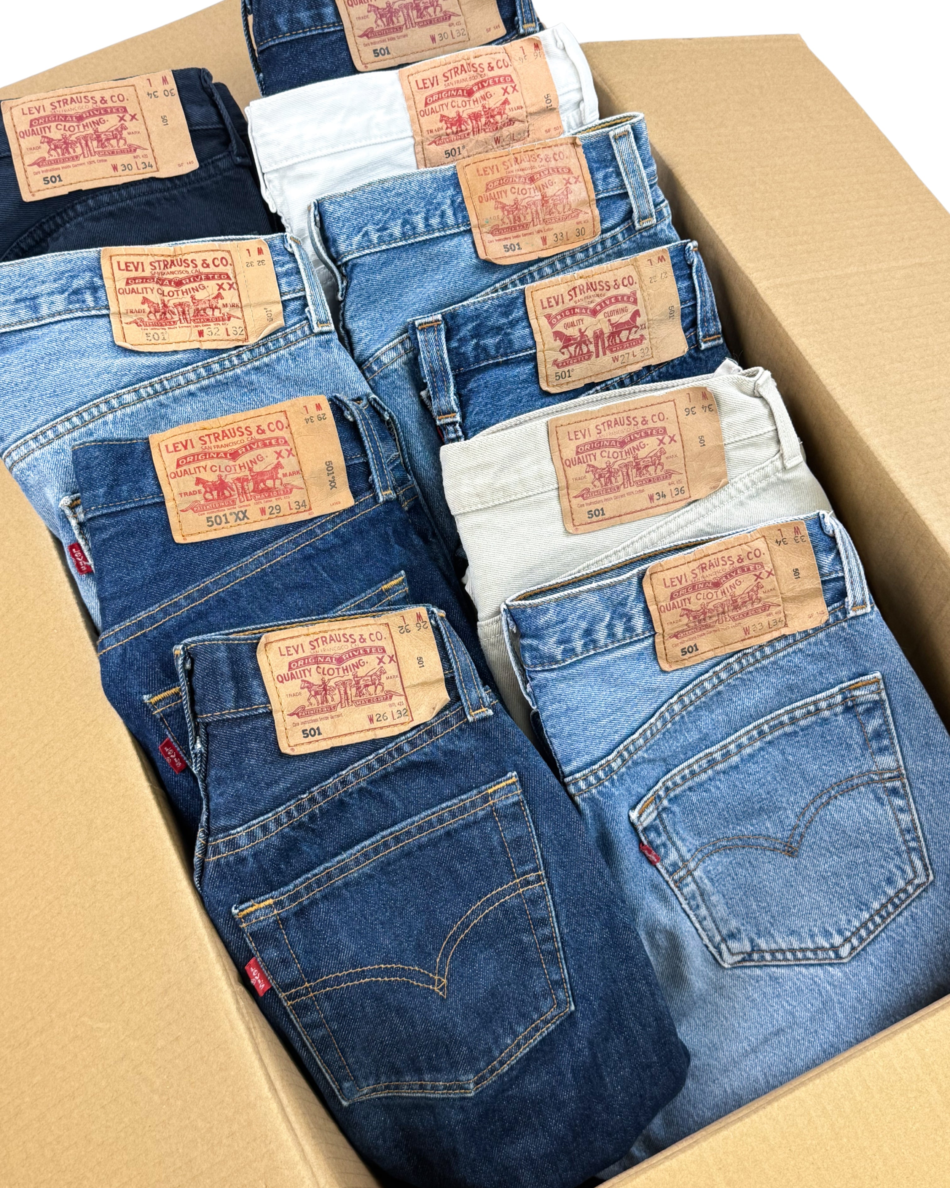 Jean-levis-levi-s-denim-femme-homme-ete-hiver-marque-vintage-501-made-in-usa-vintage-vetement-grossiste-friperie-wholesaler-seconde-main-occasion-textile-piece-80-90-2000-2010-french-pick-reseller-vinted