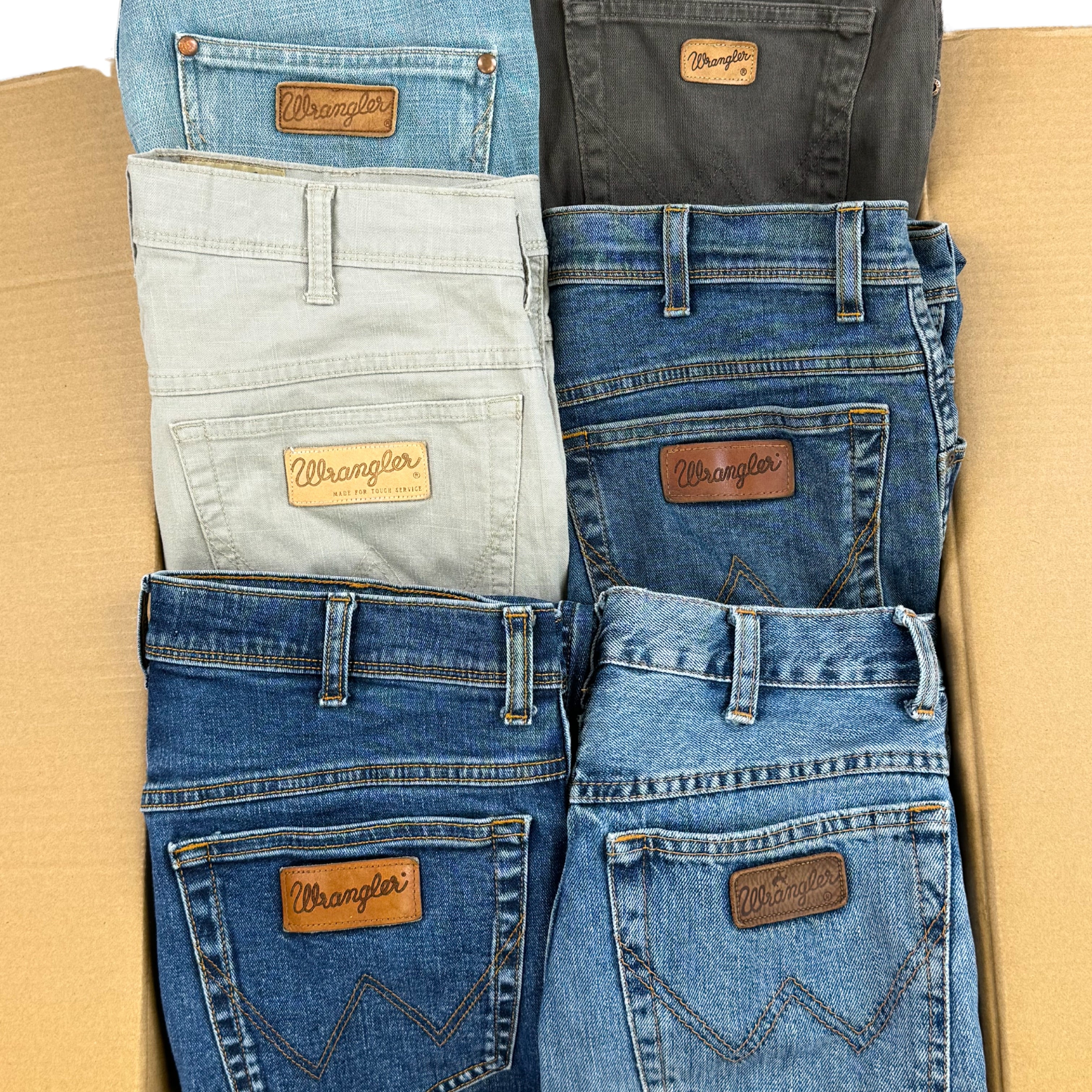 Jean-wrangler-marque-denim-femme-homme-ete-hiver-marque-vintage-moderne-vetement-grossiste-friperie-wholesaler-seconde-main-occasion-textile-piece-80-90-2000-2010-french-pick-reseller-vinted