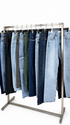 jean-jeans-coupe-droite-femme-moderne-vetements-denim-bleu-moderne-ete-hiver-vetement-vintage-grossiste-friperie-wholesaler-seconde-main-marque-occasion-revente-textile-piece-80-90-2000-2010-Y2K-french-pick-reseller-vinted