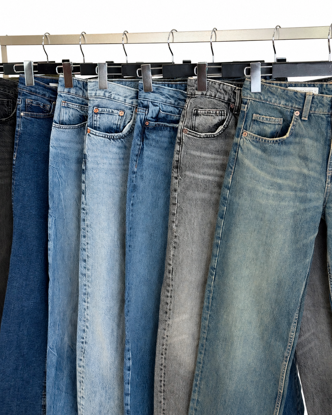 jean-jeans-denim-zara-mango-vetements-ete-femme-vetements-coupe-ajustee-droite-large-oversize-regular-moderne-femme-ete-printemps-automne-hiver-vetement-vintage-grossiste-friperie-wholesaler-seconde-main-marque-occasion-textile-piece-80-90-2000-2010-Y2K-french-pick-reseller-revente-en-ligne