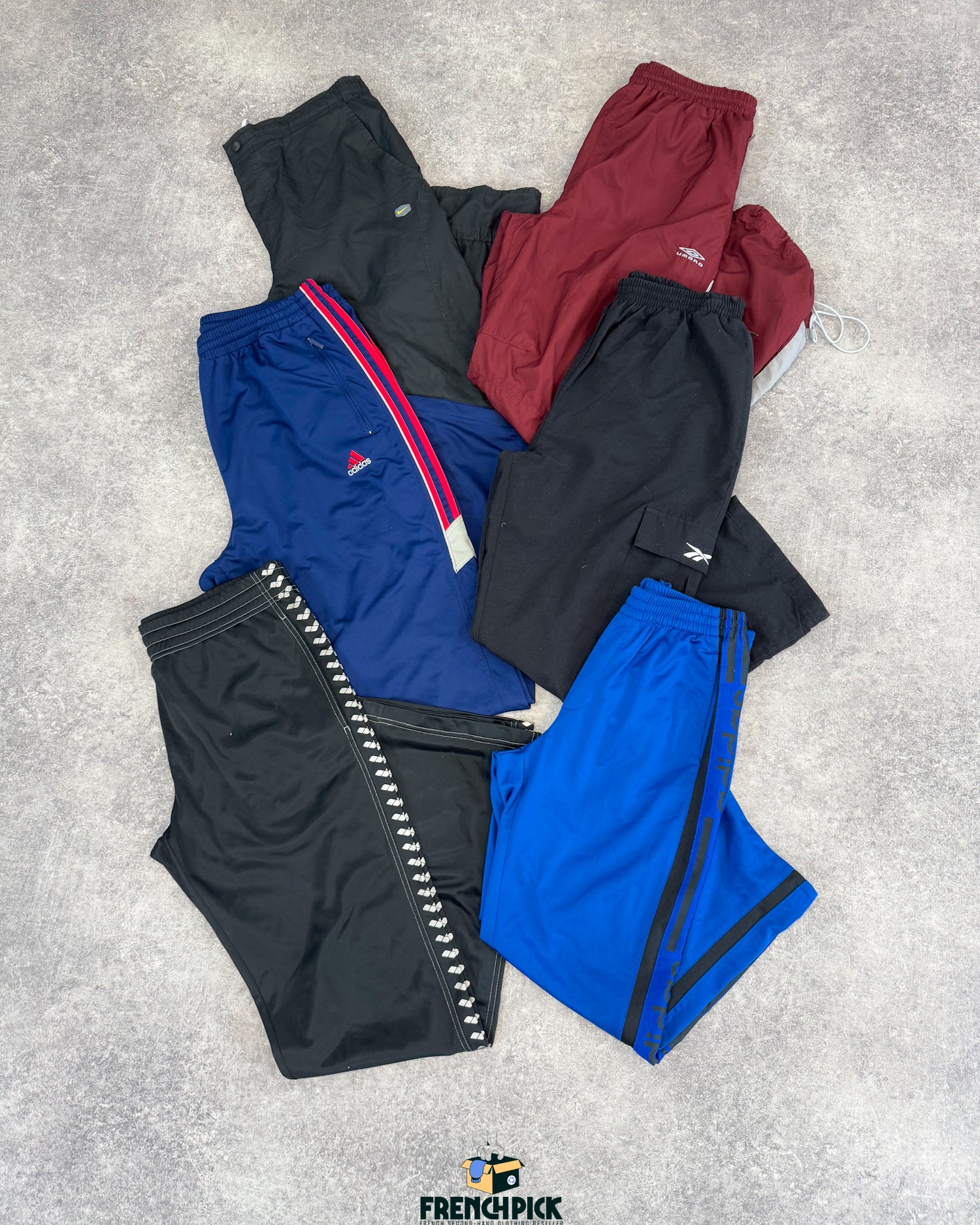 pantalon-jogging-homme-marque-brand-lacoste-ralph-lauren-hugo-boss-columbia-femme-moderne-vintage-vetement-grossiste-friperie-wholesaler-seconde-main-marque-occasion-textile-piece-80-90-2000-2010-french-pick