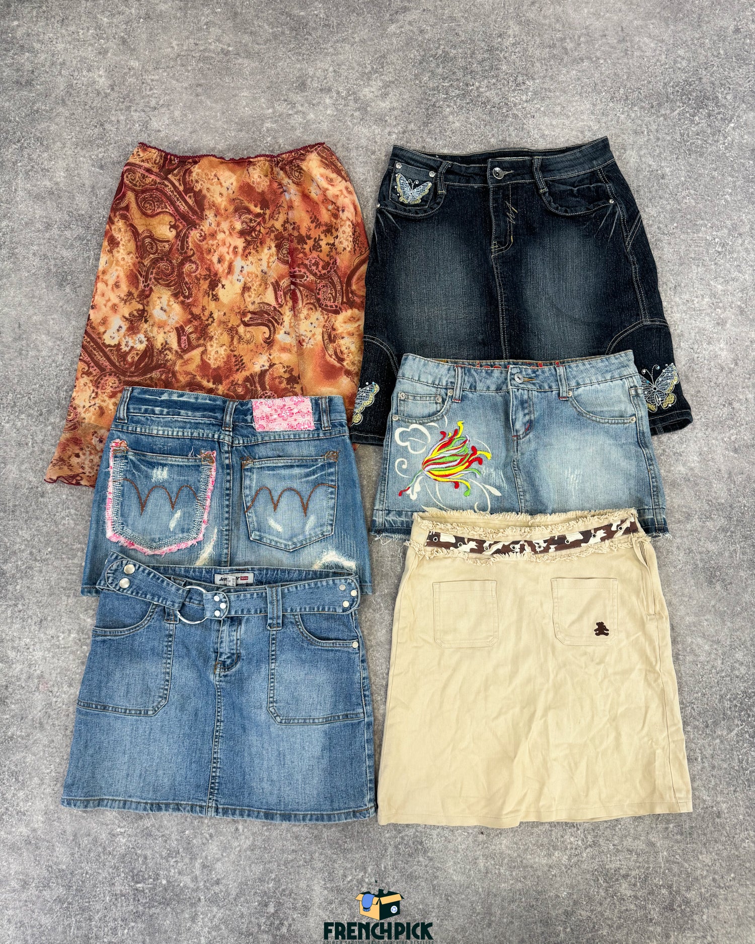 jupe-Y2K-ete-annees-2000-femme-vintage-vetement-grossiste-friperie-wholesaler-seconde-main-marque-occasion-textile-piece-80-90-2000-2010-french-pick