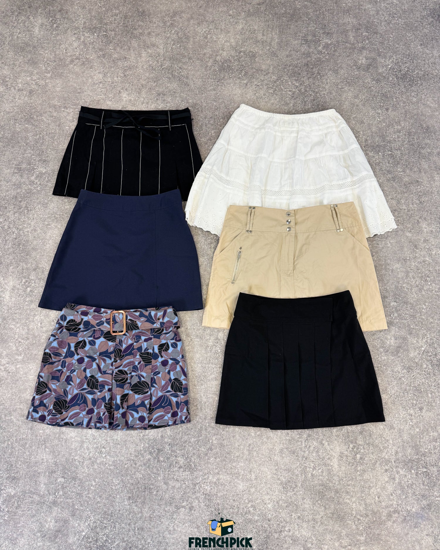 jupe-courte-ete-femme-vintage-vetement-grossiste-friperie-wholesaler-seconde-main-occasion-textile-piece-80-90-2000-2010-french-pick