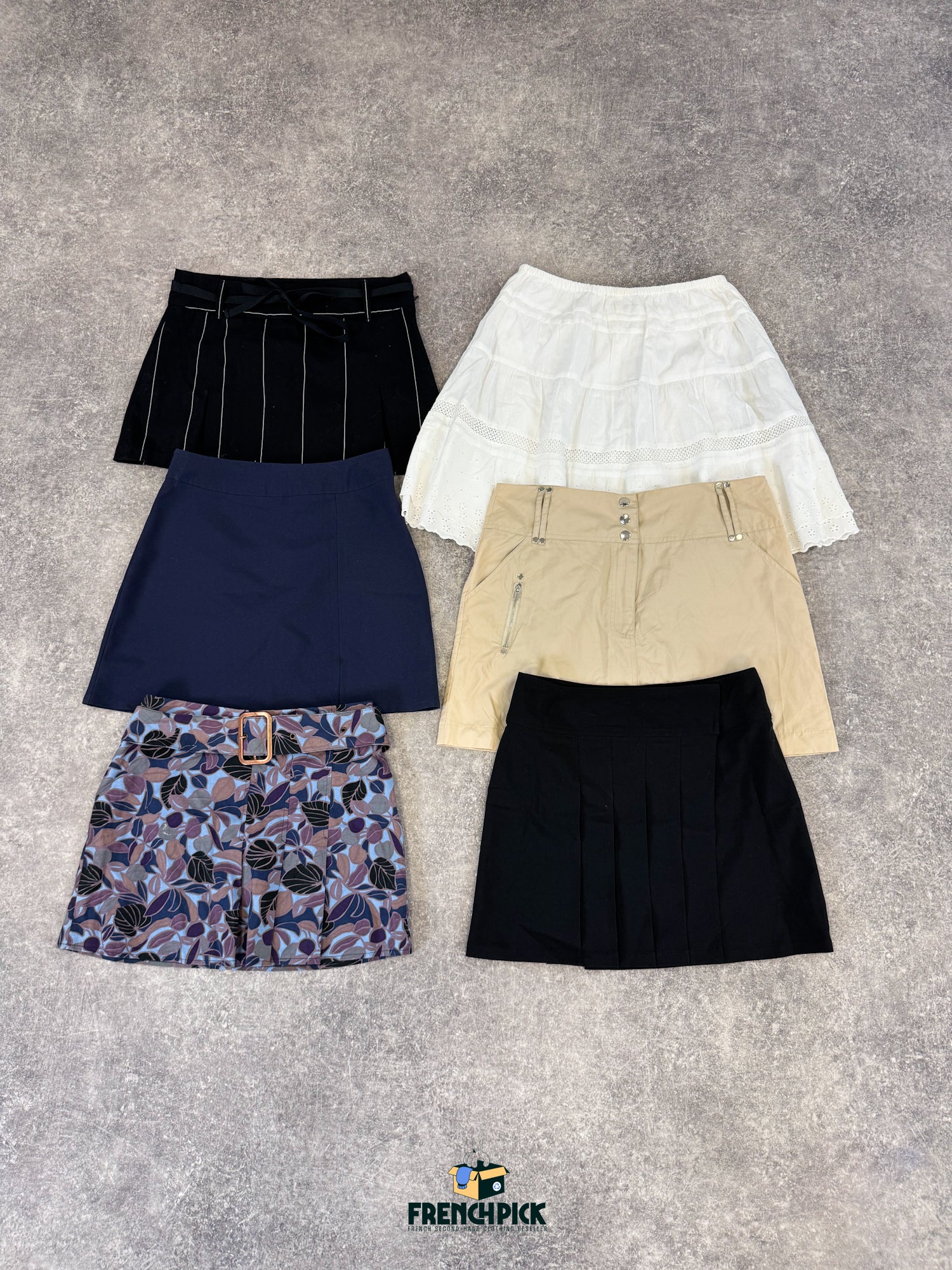 jupe-courte-ete-femme-vintage-vetement-grossiste-friperie-wholesaler-seconde-main-occasion-textile-piece-80-90-2000-2010-french-pick