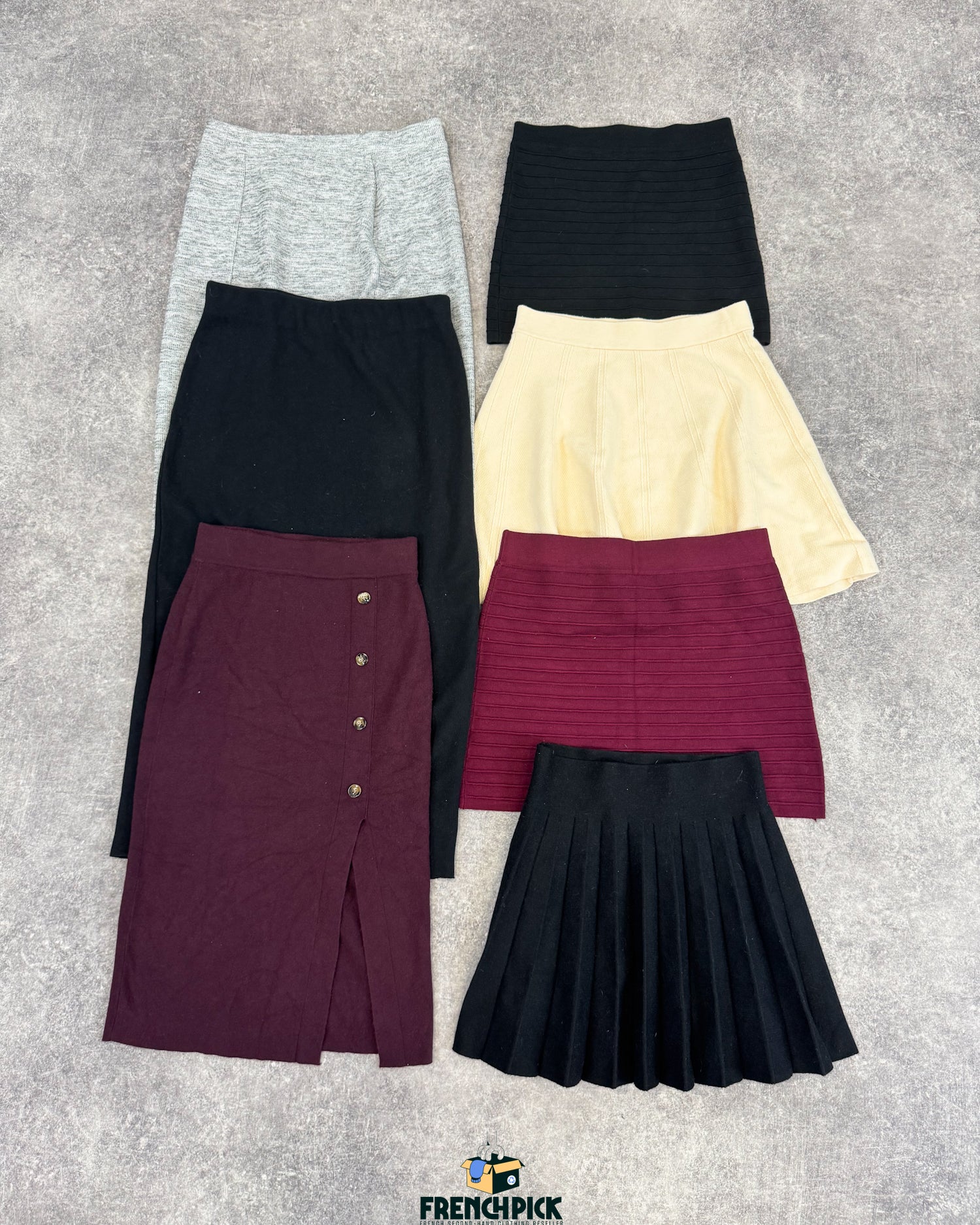jupe-tricot-laine-emme-moderne-vintage-vetement-grossiste-friperie-wholesaler-seconde-main-occasion-textile-piece-80-90-2000-2010