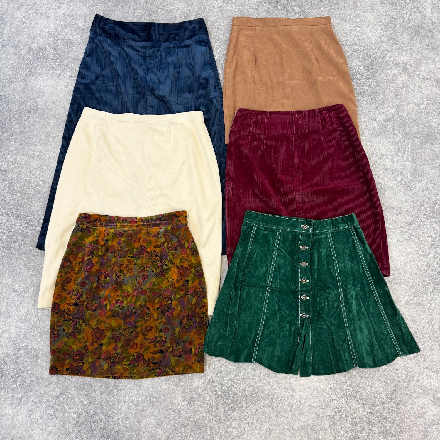 jupe-velour-hiver-motifs-uni-femme-moderne-vintage-vetement-grossiste-friperie-wholesaler-seconde-main-occasion-textile-piece-80-90-2000-2010