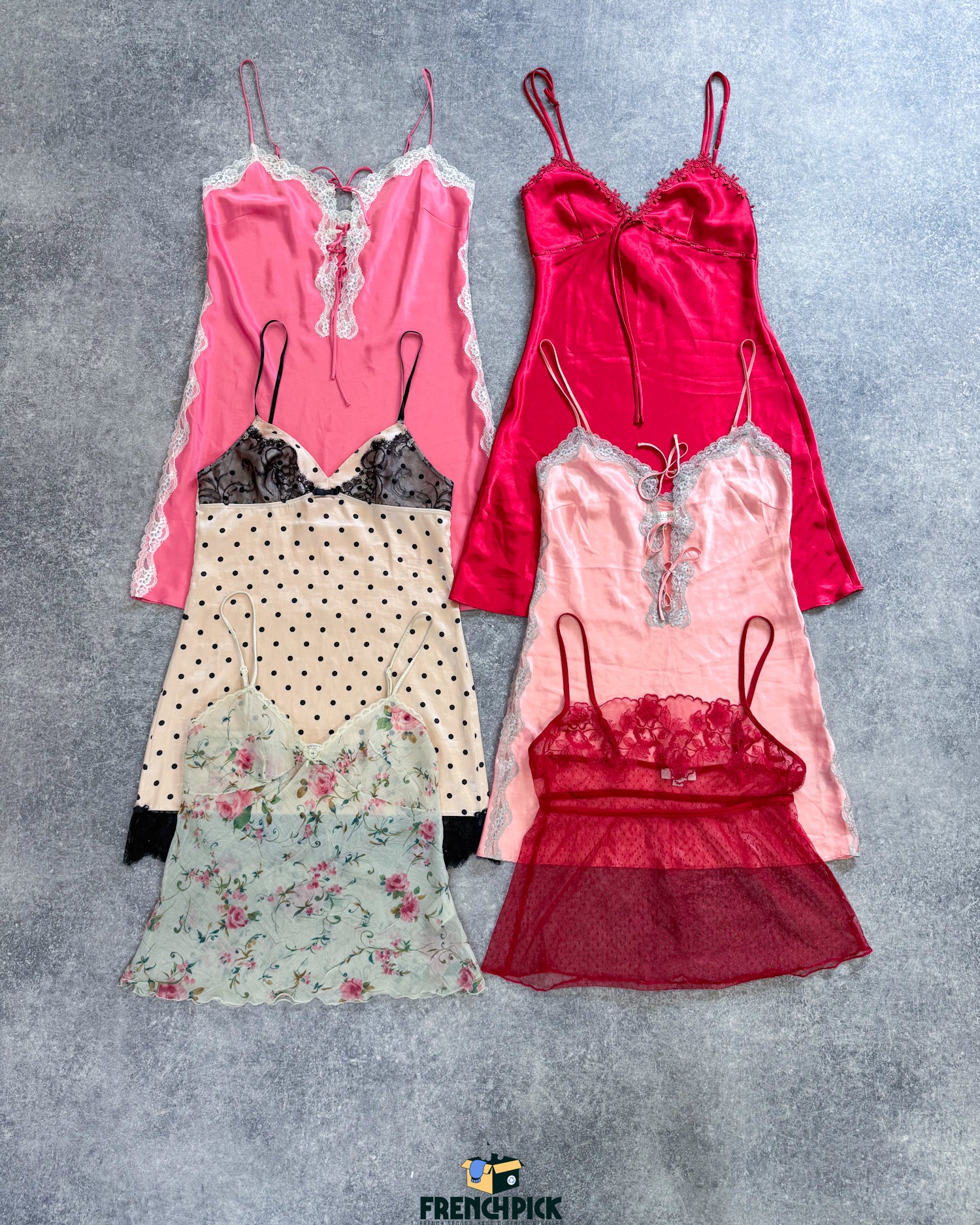 corset-body-lingerie-haut-de-gamme-marques-dentelle-femme-vintage-moderne-vetement-grossiste-friperie-wholesaler-seconde-main-marque-occasion-textile-piece-annees-80-90-2000-2010-french-pick