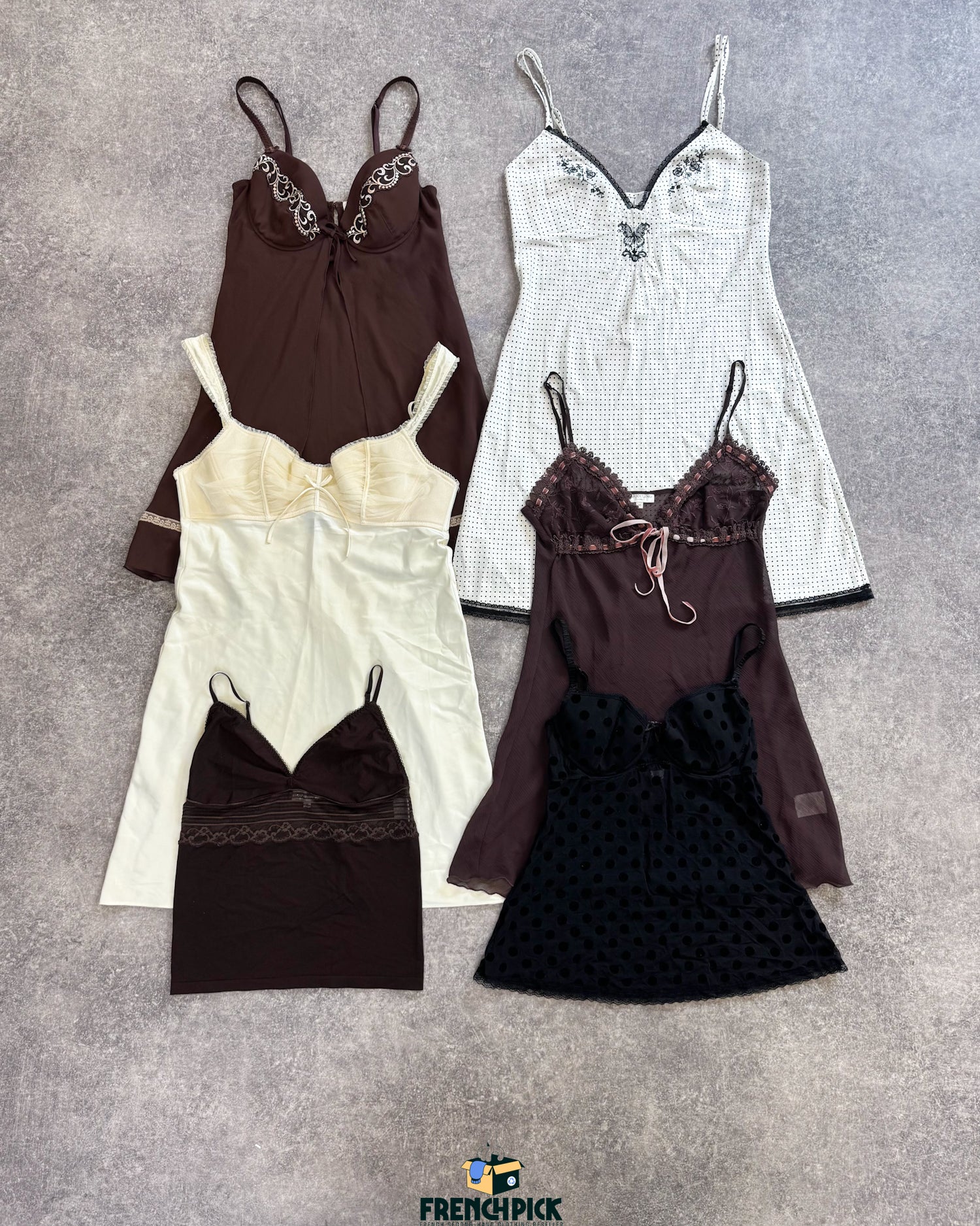 corset-body-lingerie-haut-de-gamme-marques-dentelle-femme-vintage-moderne-vetement-grossiste-friperie-wholesaler-seconde-main-marque-occasion-textile-piece-annees-80-90-2000-2010-french-pick