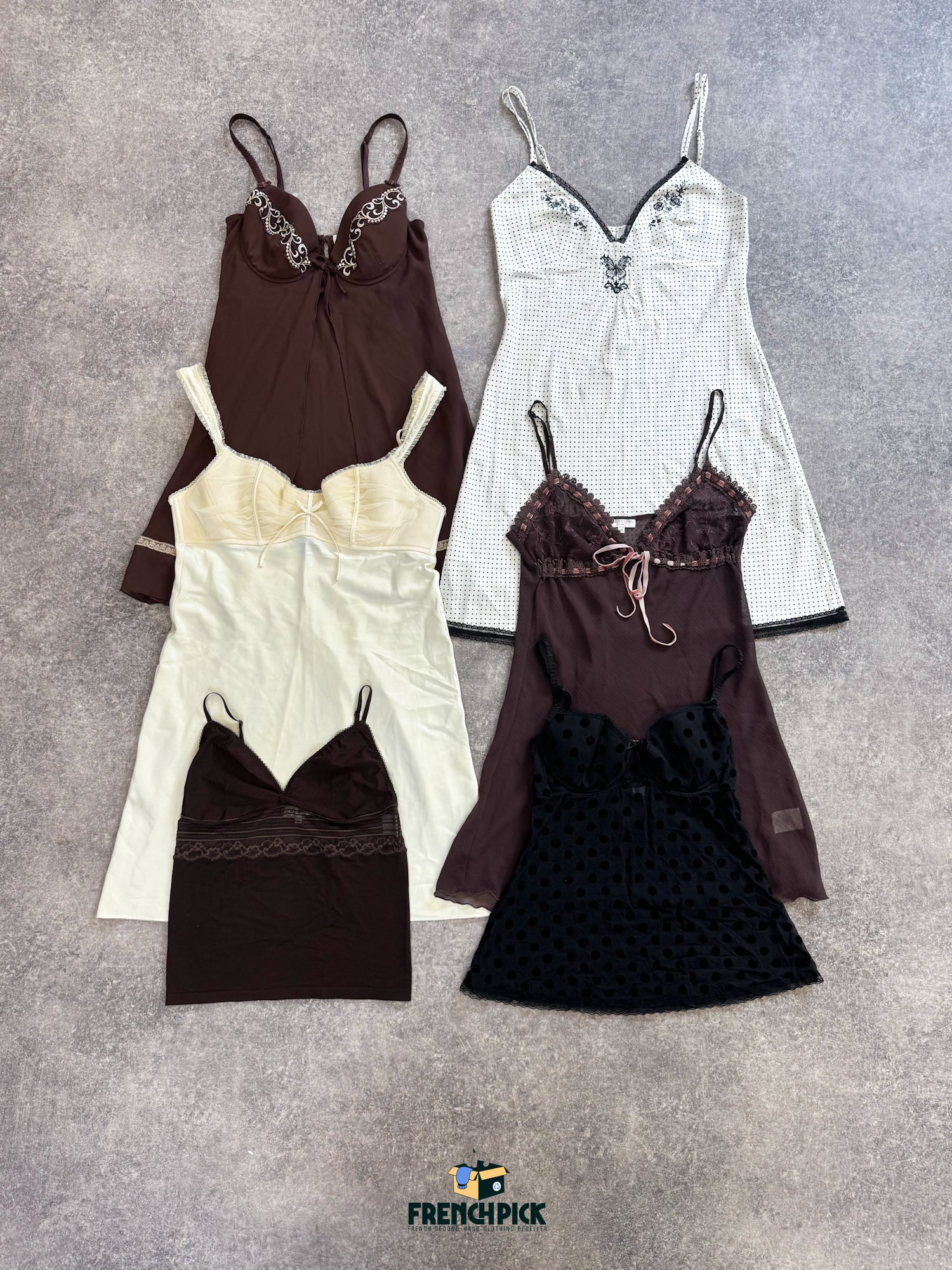 corset-body-lingerie-haut-de-gamme-marques-dentelle-femme-vintage-moderne-vetement-grossiste-friperie-wholesaler-seconde-main-marque-occasion-textile-piece-annees-80-90-2000-2010-french-pick