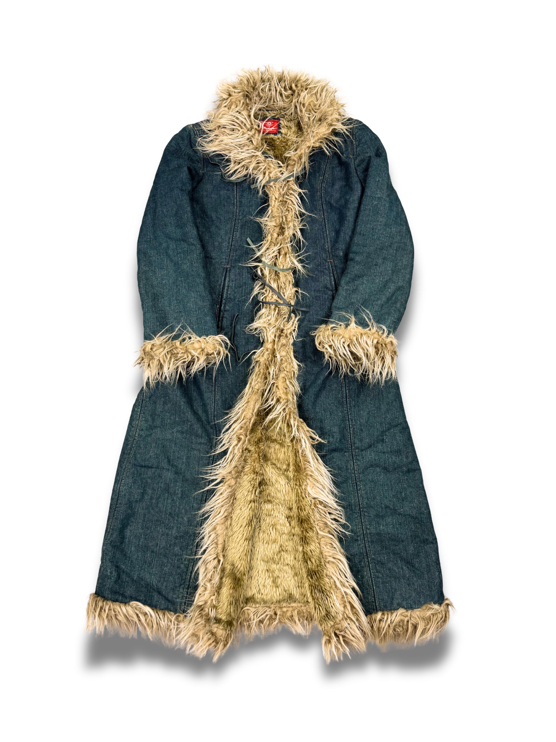 manteau-afghan-femme-cuirs-fourrure-hiver-mode-annees-2000-Y2K-style-vrai-cuir-de-vache-daim-patine-ancien-femme-vintage-vetements-vetement-grossiste-friperie-wholesaler-seconde-main-marque-occasion-textile-piece-annees-80-90-2000-2010-french-pick-reseller-vinted-reseller-vinted-vente-en-ligne