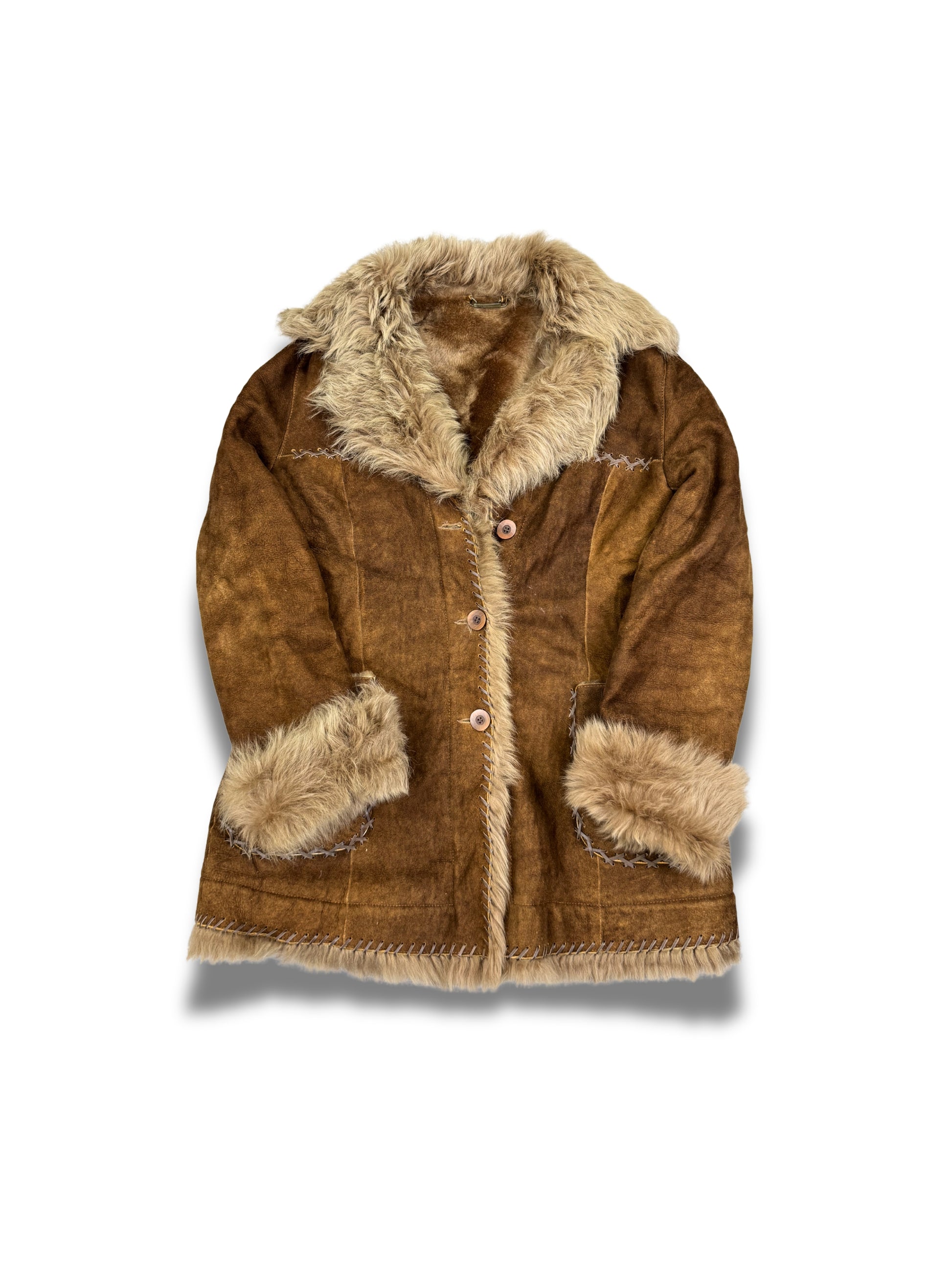 manteau-afghan-femme-cuirs-fourrure-hiver-mode-annees-2000-Y2K-style-vrai-cuir-de-vache-daim-patine-ancien-femme-vintage-vetements-vetement-grossiste-friperie-wholesaler-seconde-main-marque-occasion-textile-piece-annees-80-90-2000-2010-french-pick-reseller-vinted-reseller-vinted-vente-en-ligne