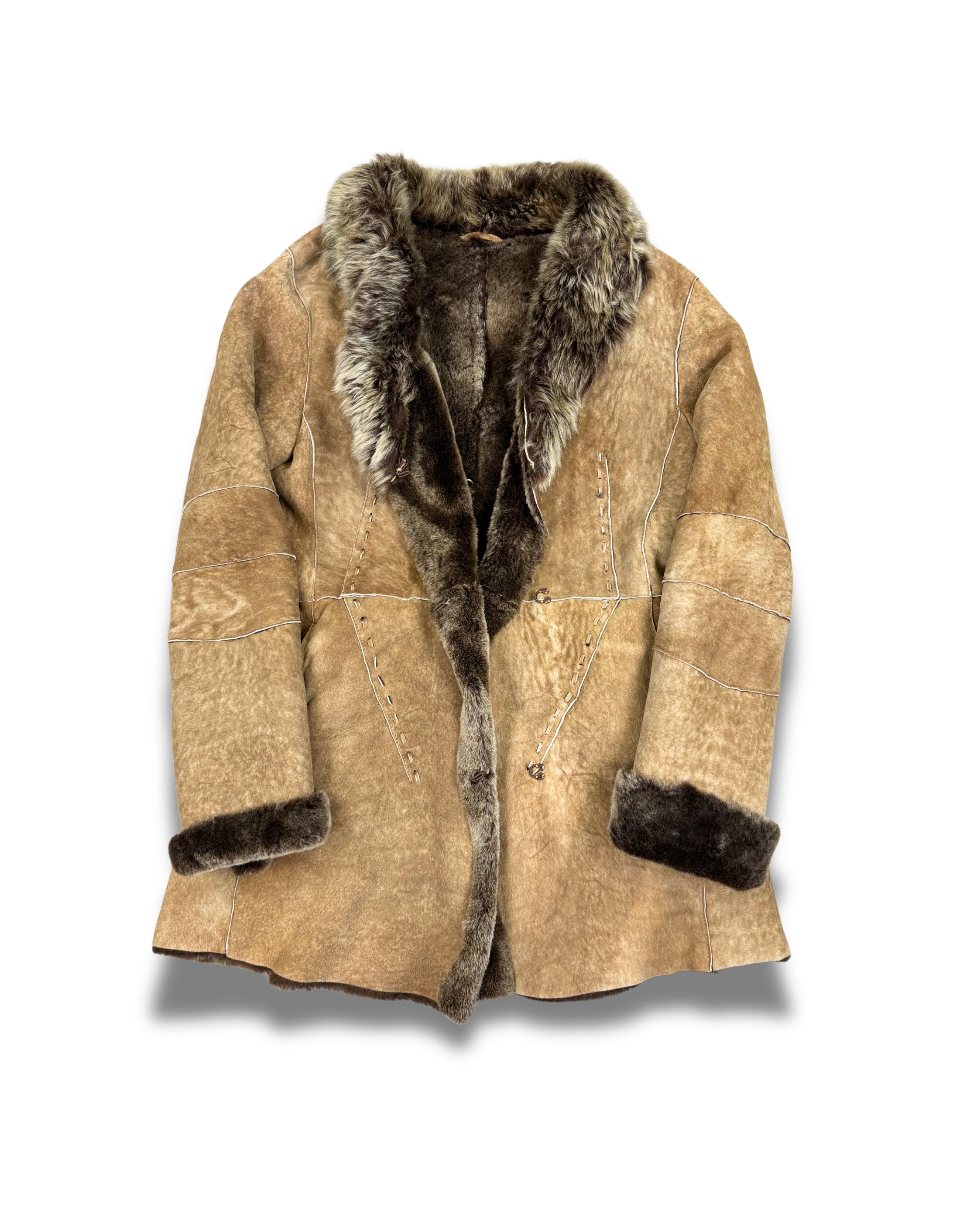 cuirs-veste-manteau-en-cuir-peau-retourne-laine-mouton-fourrure-vintage-vrai-cuir-de-vache-daim-patine-ancien-homme-femme-vintage-vetements-homme-vintage-vetement-grossiste-friperie-wholesaler-seconde-main-marque-occasion-textile-piece-annees-80-90-2000-2010-french-pick-reseller-vinted-reseller-vinted-vente-en-ligne