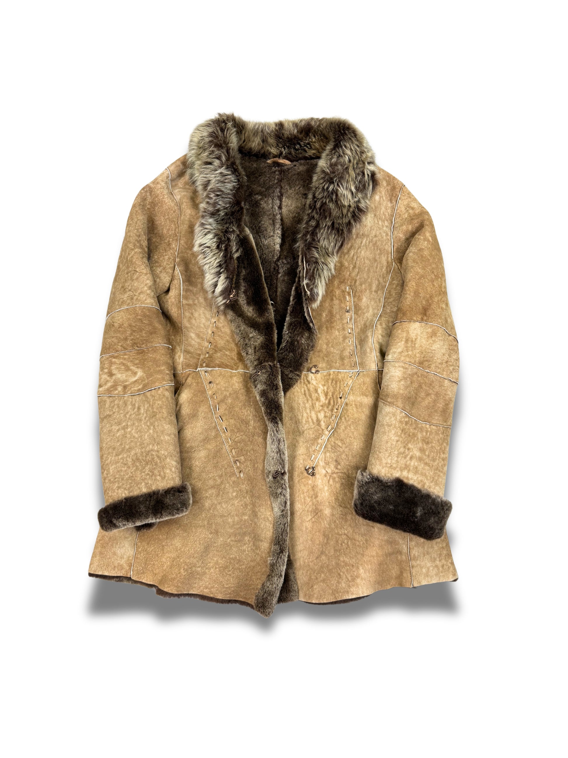 cuirs-veste-manteau-en-cuir-peau-retourne-laine-mouton-fourrure-vintage-vrai-cuir-de-vache-daim-patine-ancien-homme-femme-vintage-vetements-homme-vintage-vetement-grossiste-friperie-wholesaler-seconde-main-marque-occasion-textile-piece-annees-80-90-2000-2010-french-pick-reseller-vinted-reseller-vinted-vente-en-ligne