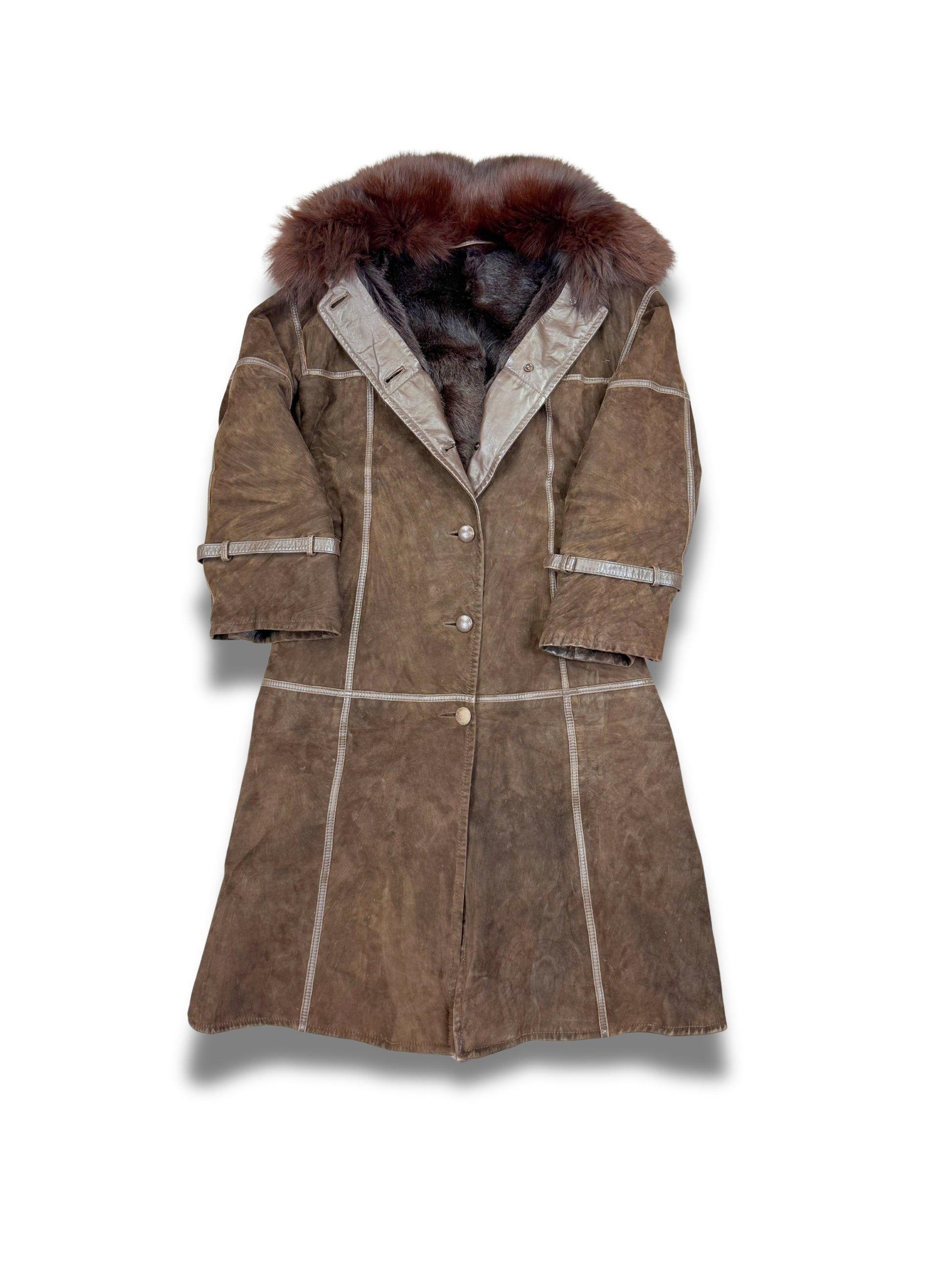 cuirs-veste-manteau-en-cuir-peau-retourne-laine-mouton-fourrure-vintage-vrai-cuir-de-vache-daim-patine-ancien-homme-femme-vintage-vetements-homme-vintage-vetement-grossiste-friperie-wholesaler-seconde-main-marque-occasion-textile-piece-annees-80-90-2000-2010-french-pick-reseller-vinted-reseller-vinted-vente-en-ligne