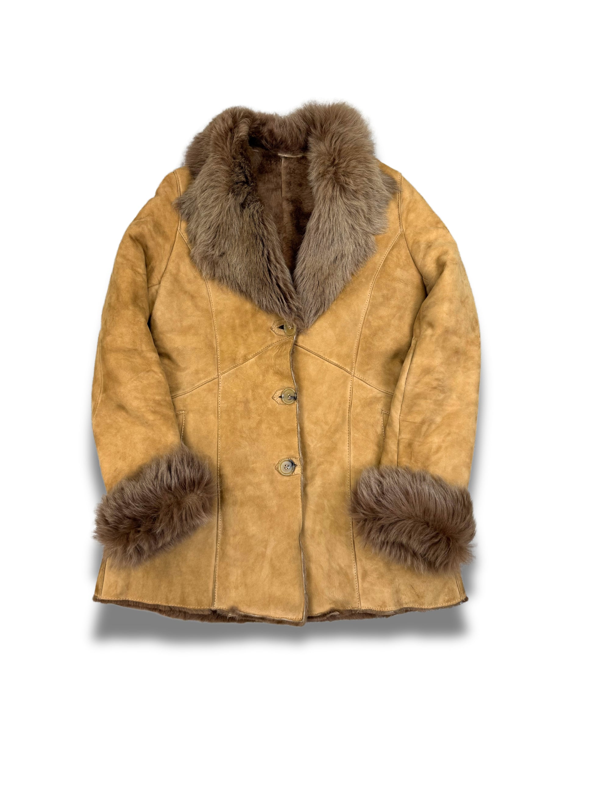 cuirs-veste-manteau-en-cuir-peau-retourne-laine-mouton-fourrure-vintage-vrai-cuir-de-vache-daim-patine-ancien-homme-femme-vintage-vetements-homme-vintage-vetement-grossiste-friperie-wholesaler-seconde-main-marque-occasion-textile-piece-annees-80-90-2000-2010-french-pick-reseller-vinted-reseller-vinted-vente-en-ligne