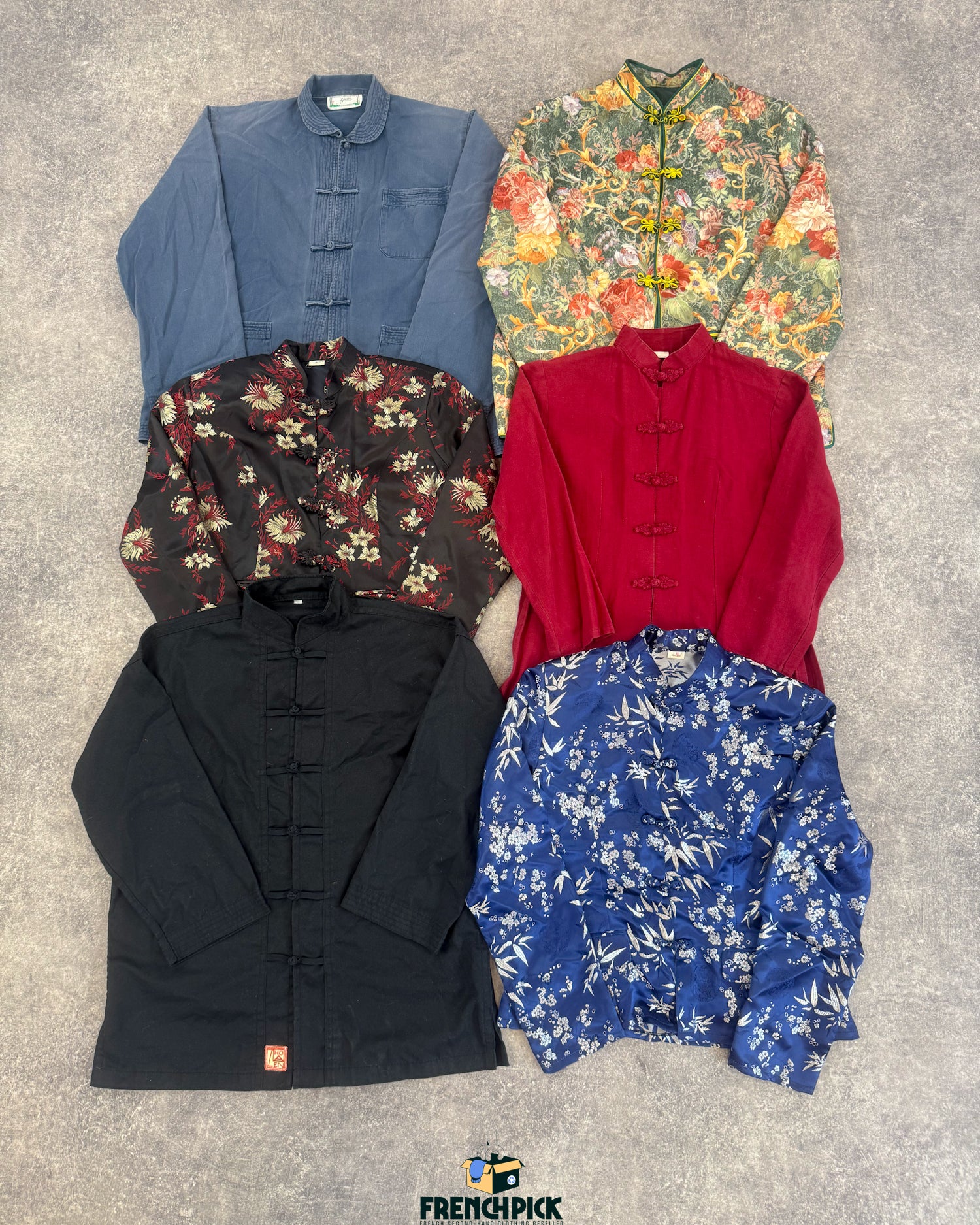 mix-vetements-asiatique-asian-style-japon-chine-motifs-traditionnels-dragon-fleurs-japonisant-t-shirt-robe-top-pantalon-jean-sweat-chemise-jupe-veste-accessoire-femme-homme-grossiste-vintage-moderne-vetement-friperie-wholesaler-seconde-main-80-90-2000-2010-french-pick-reseller-vinted