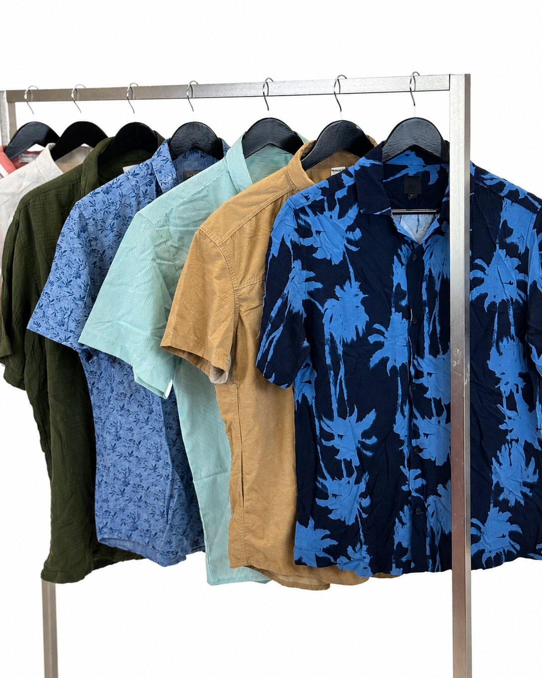 Mix-chemises-a-manches-courtes-col-motifs-rayes-carreaux-unies-couleurs-costume-moderne-homme-ete-hiver-vetement-vintage-grossiste-friperie-wholesaler-seconde-main-marque-occasion-revente-textile-piece-80-90-2000-2010-Y2K-french-pick-reseller-vinted