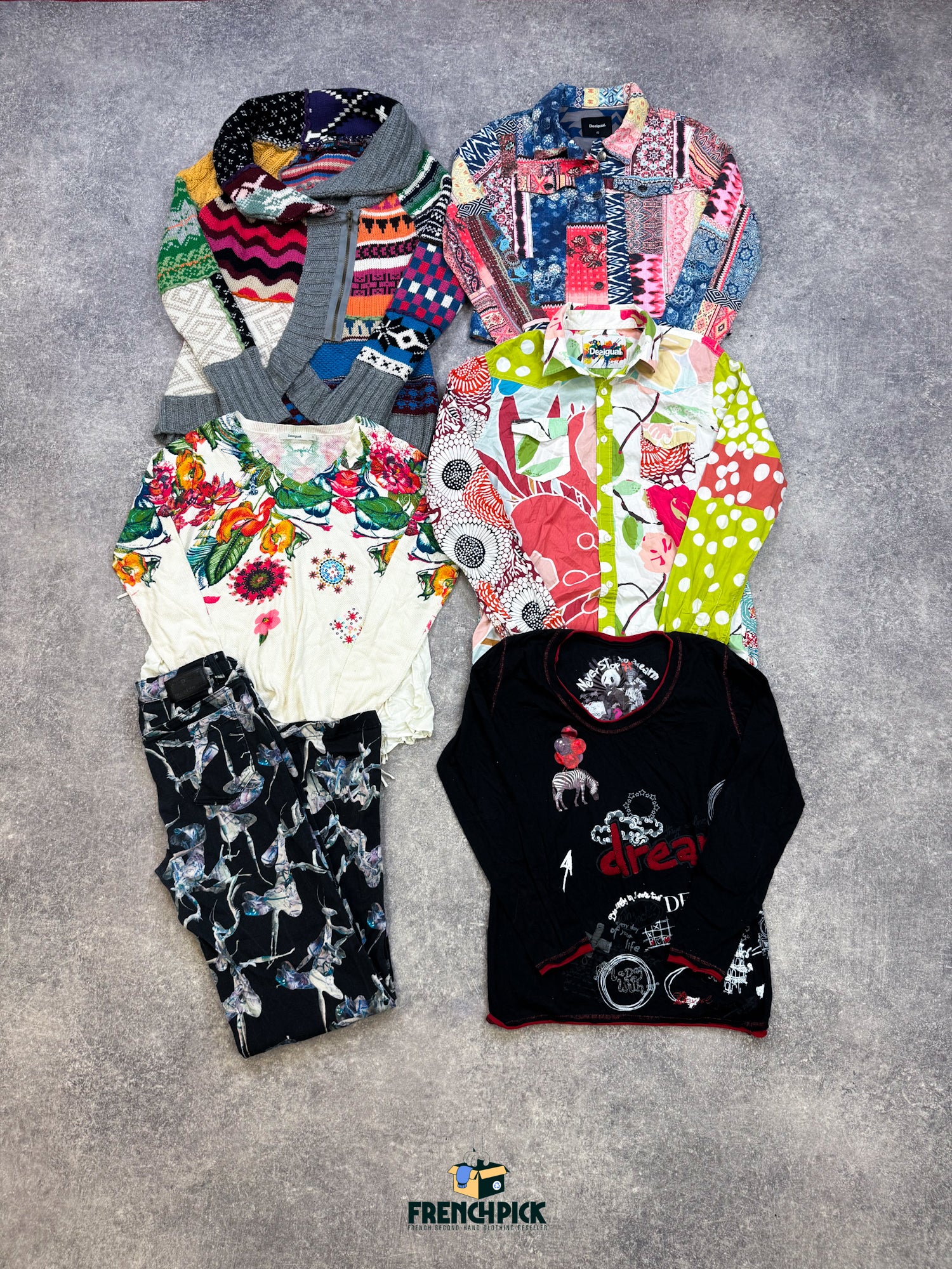 mix-desigual-marque-ete-hiver-vetements-sweat-manteau-pantalon-jean-chemise-pull-top-t-shirt-banane-sac-echarpe-femme-homme-moderne-vetement-grossiste-friperie-wholesaler-seconde-main-marque-occasion-textile-piece-80-90-2000-2010-french-pick