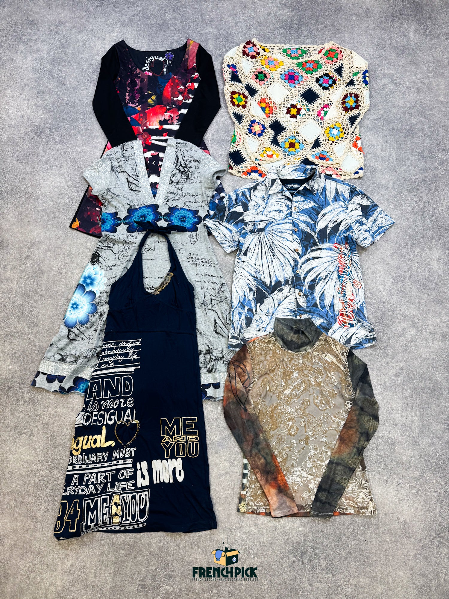 mix-desigual-marque-ete-hiver-vetements-sweat-manteau-pantalon-jean-chemise-pull-top-t-shirt-banane-sac-echarpe-femme-homme-moderne-vetement-grossiste-friperie-wholesaler-seconde-main-marque-occasion-textile-piece-80-90-2000-2010-french-pick