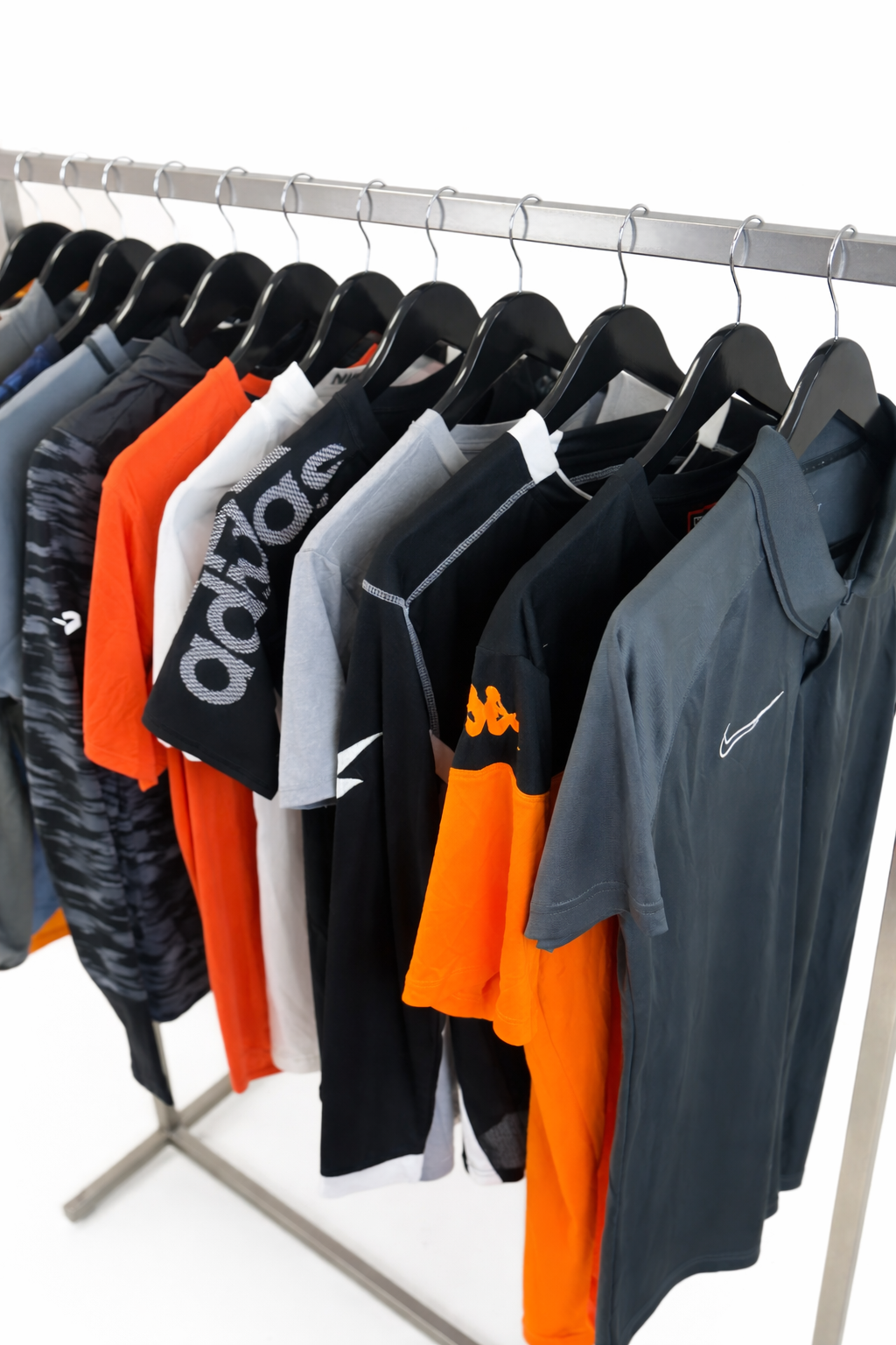 Mix-fitness-vetements-sport-sportswear-course-foot-basket-streetwear-jogging-maillot-veste-t-shirt-sweat-legging-short-brassiere-moderne-homme-marques-nike-adidas-reebok-kiprun-ete-hiver-vetement-vintage-grossiste-friperie-wholesaler-seconde-main-marque-occasion-textile-piece-80-90-2000-2010-Y2K-french-pick-vinted