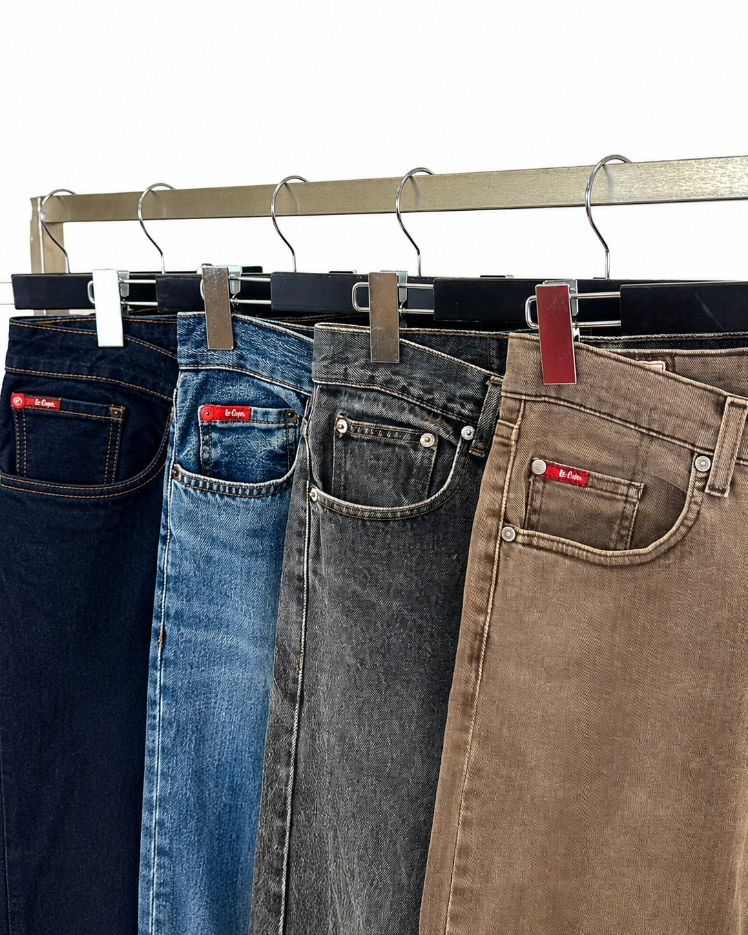 Mix-vetements-jean-jeans-denim-bleu-moderne-homme-ete-hiver-vetement-vintage-grossiste-friperie-wholesaler-seconde-main-marque-occasion-revente-textile-piece-80-90-2000-2010-Y2K-french-pick-reseller-vinted