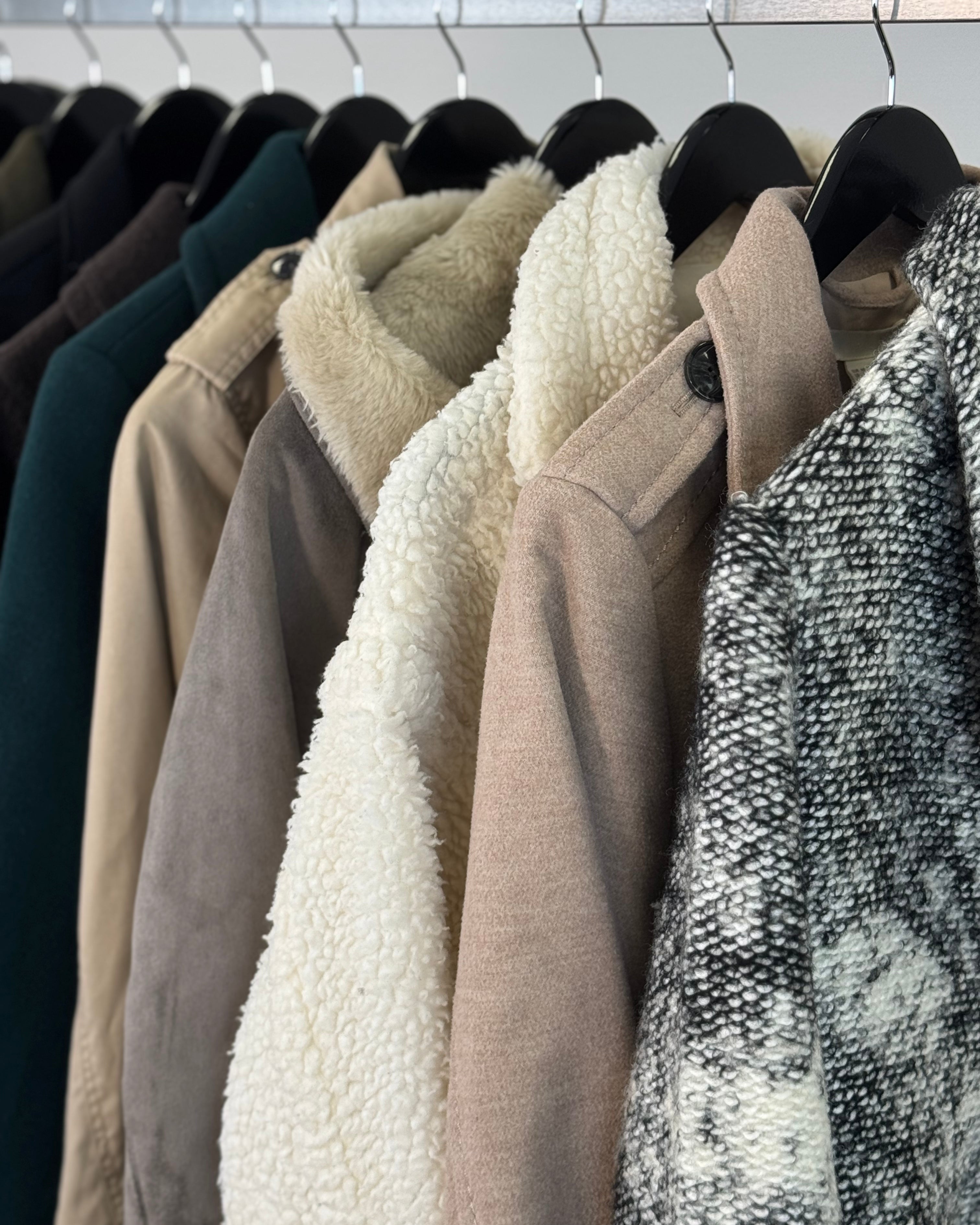 MIX MANTEAUX FEMME MODERNES - 15KG