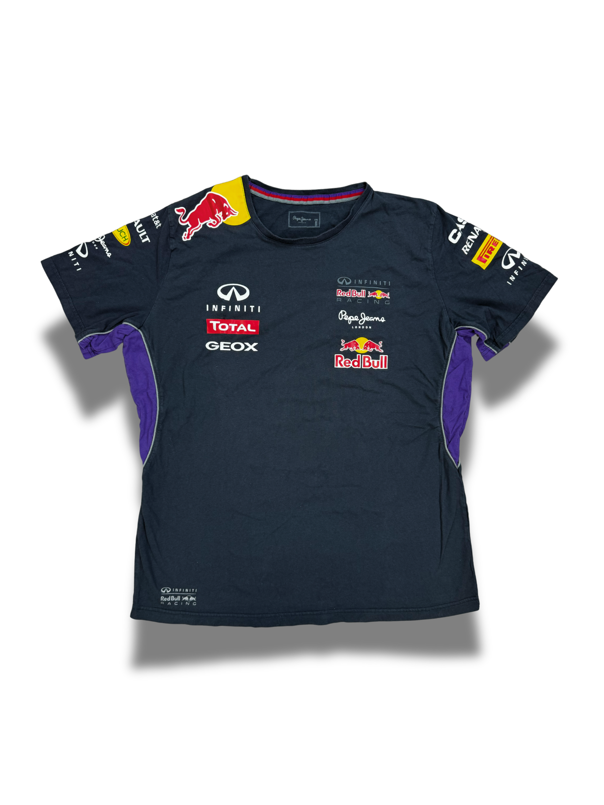 mix-racing-course-marque-de-voiture-formule-1-partenaire-sponsor-honda-infiniti-nissan-ferrari-porsche-car-brand-t-shirt-pull-veste-col-camioneur-homme-femme-moderne-vetements-vintage-moderne-grossiste-friperie-fripe-homme-femme-wholesaler-seconde-main-marque-occasion-textile-piece-annees-80-90-2000-2010-french-pick-reseller-vinted-reseller-vinted-vente-en-ligne