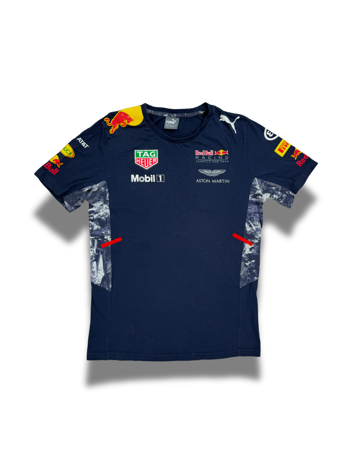 mix-racing-course-marque-de-voiture-formule-1-partenaire-sponsor-honda-infiniti-nissan-ferrari-porsche-car-brand-t-shirt-pull-veste-col-camioneur-homme-femme-moderne-vetements-vintage-moderne-grossiste-friperie-fripe-homme-femme-wholesaler-seconde-main-marque-occasion-textile-piece-annees-80-90-2000-2010-french-pick-reseller-vinted-reseller-vinted-vente-en-ligne