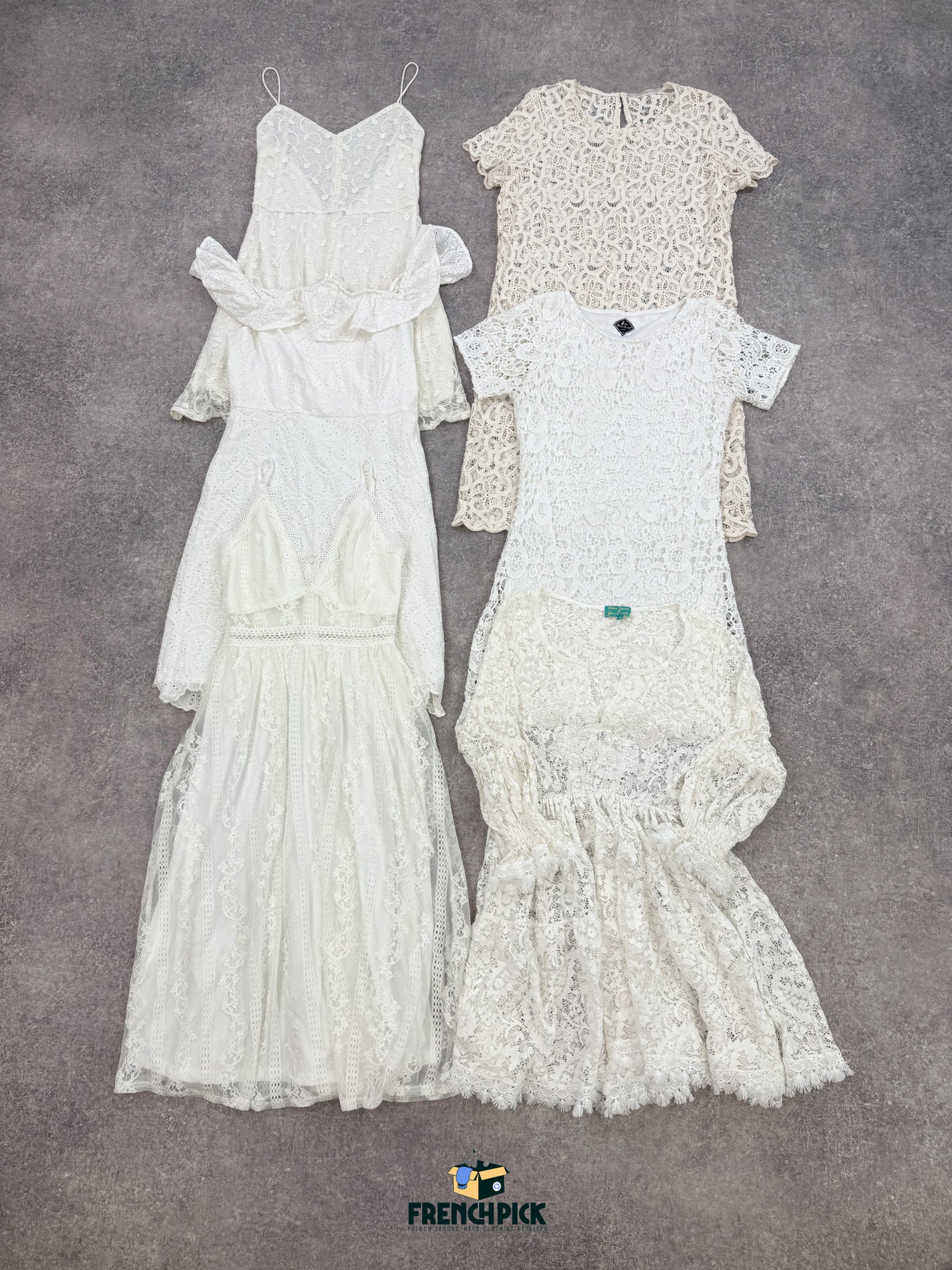 Vetements-tenues-romantique-boheme-dentelle-bobo-chic-top-chemise-robe-jupe-pantalon-femme-moderne-vetement-grossiste-friperie-wholesaler-seconde-main-marque-occasion-textile-piece-annees-80-90-2000-2010-french-pick-reseller-vinted