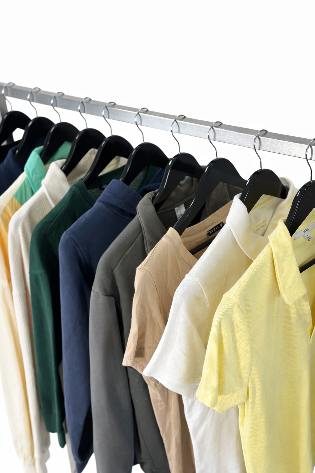 Mix-vetements-sport-sportswear-course-foot-basket-streetwear-jogging-maillot-veste-t-shirt-sweat-moderne-femme-ete-hiver-vetement-vintage-grossiste-friperie-wholesaler-seconde-main-marque-occasion-textile-piece-80-90-2000-2010-Y2K-french-pick